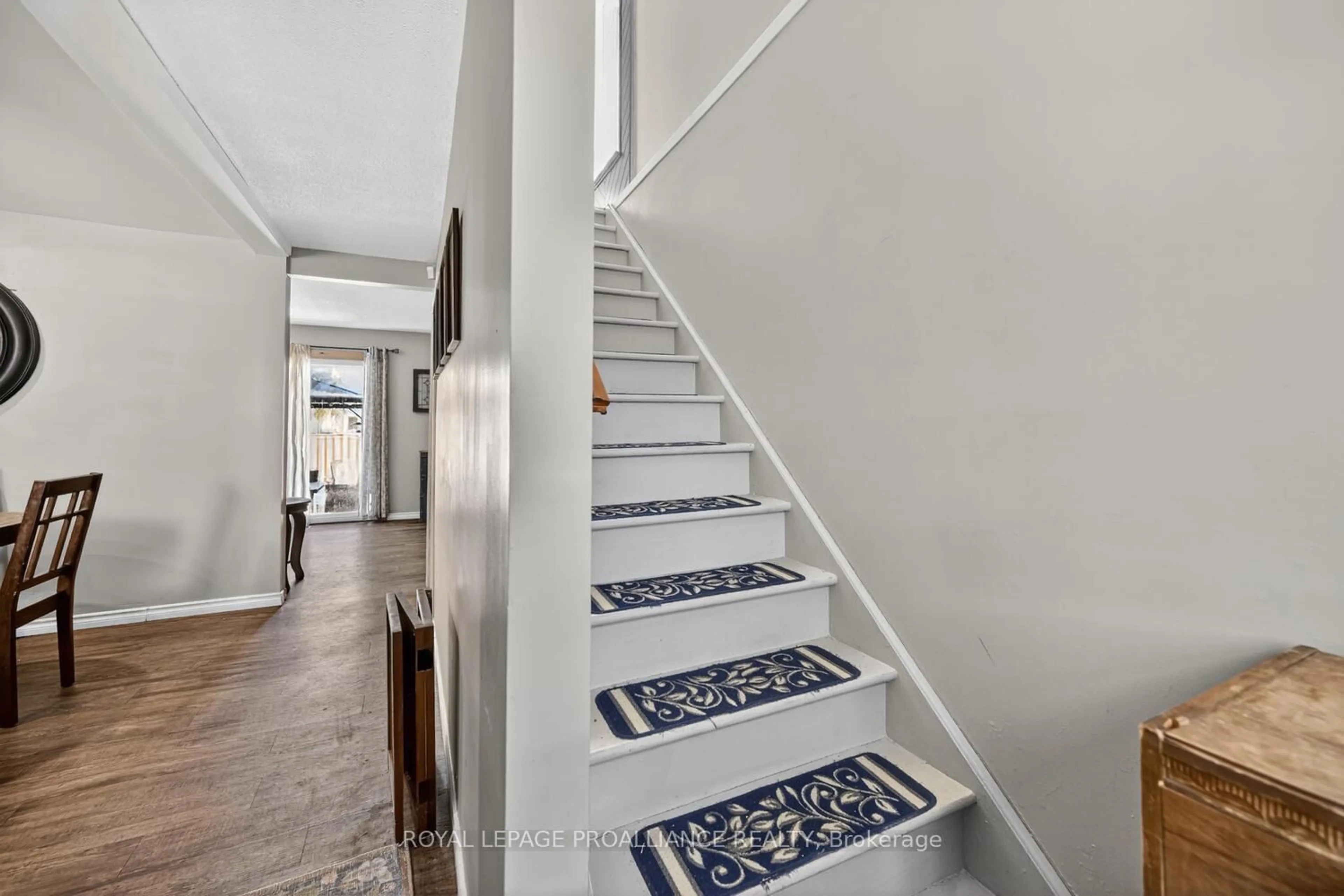 Stairs for 924 Mackenzie Rd, Prescott Ontario K0E 1T0