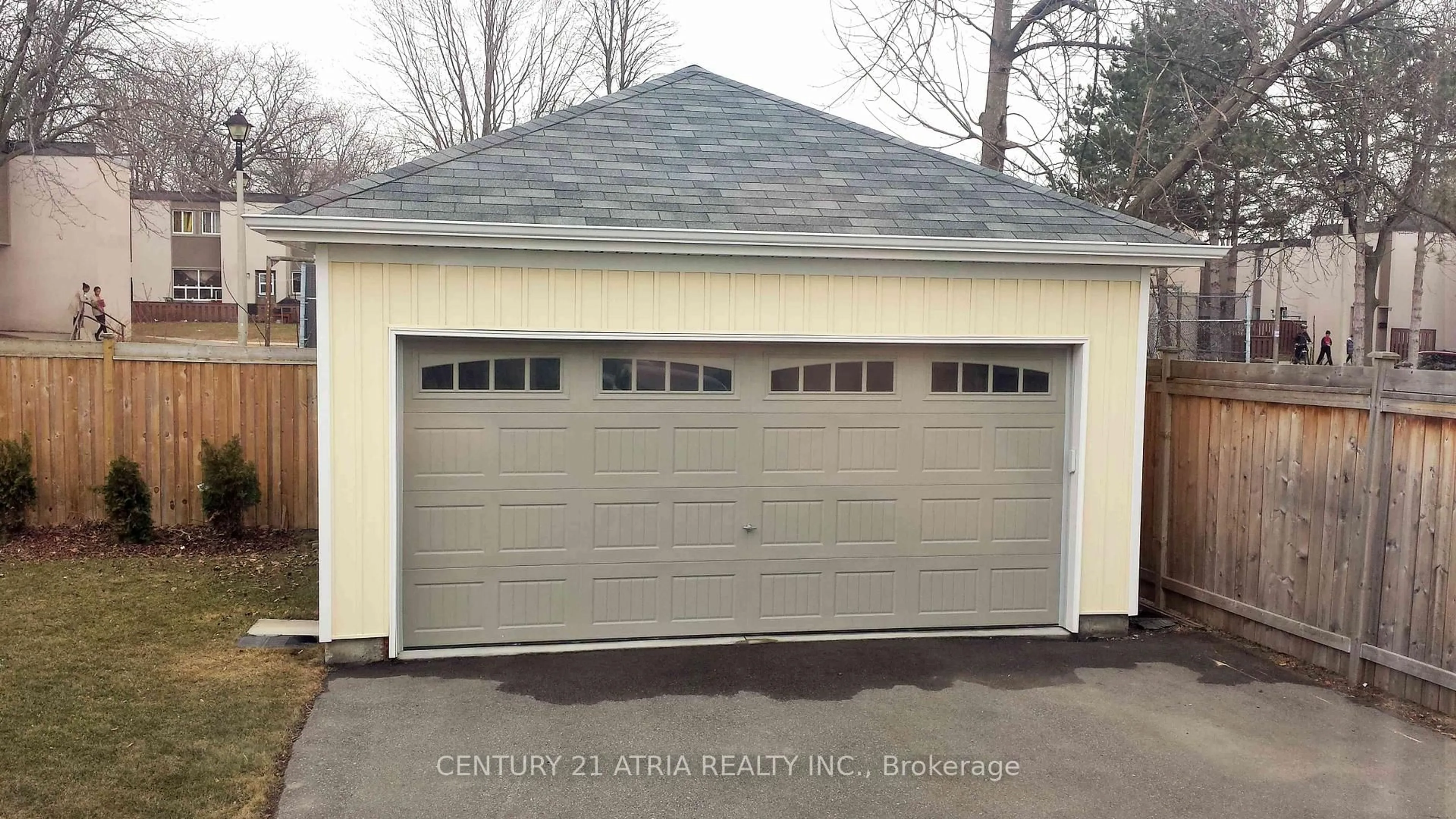 Indoor garage for 46 Chicory Cres, St. Catharines Ontario L2R 0A5