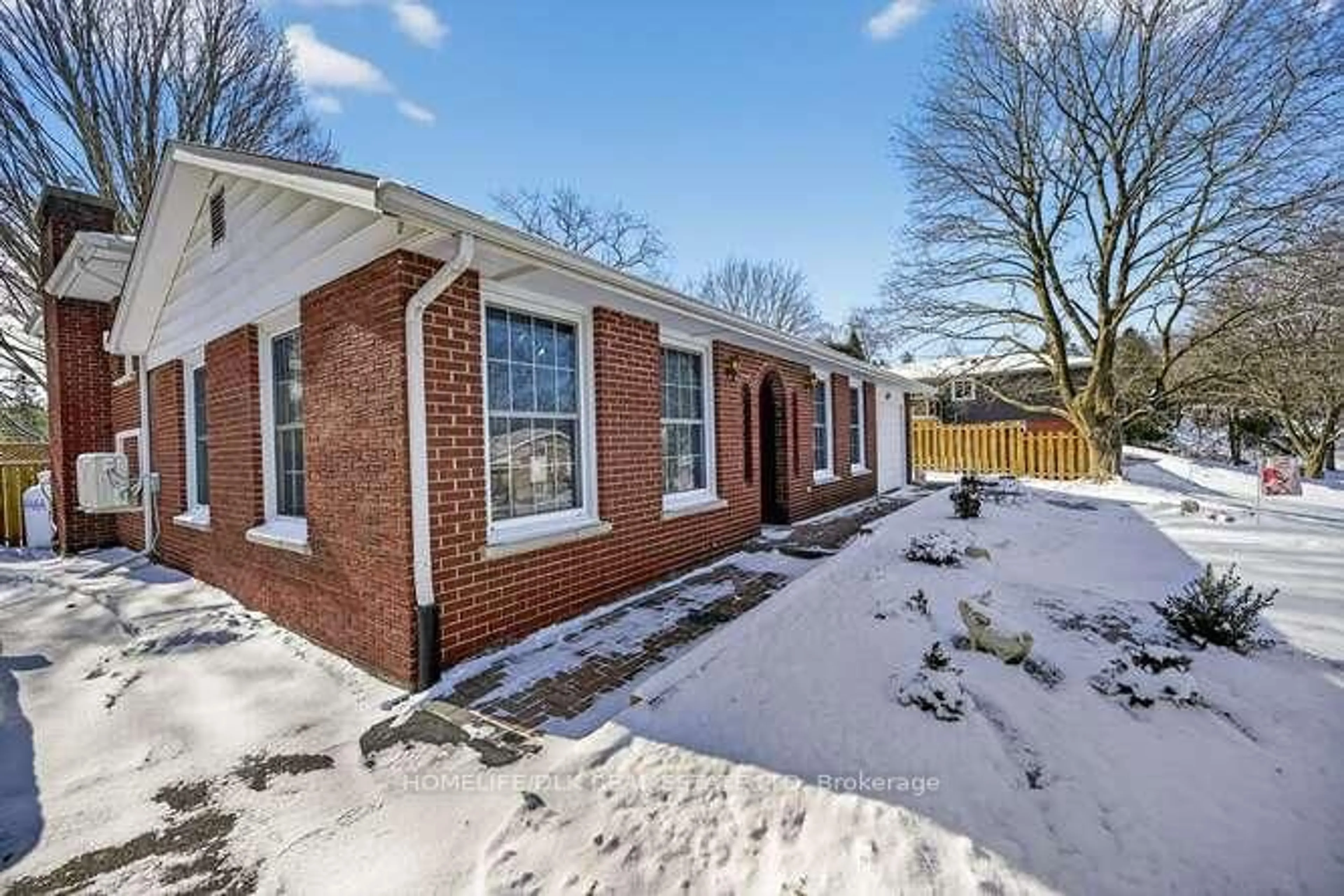 Home with brick exterior material, unknown for 342 Abbott St, Brockville Ontario K6V 5Y9