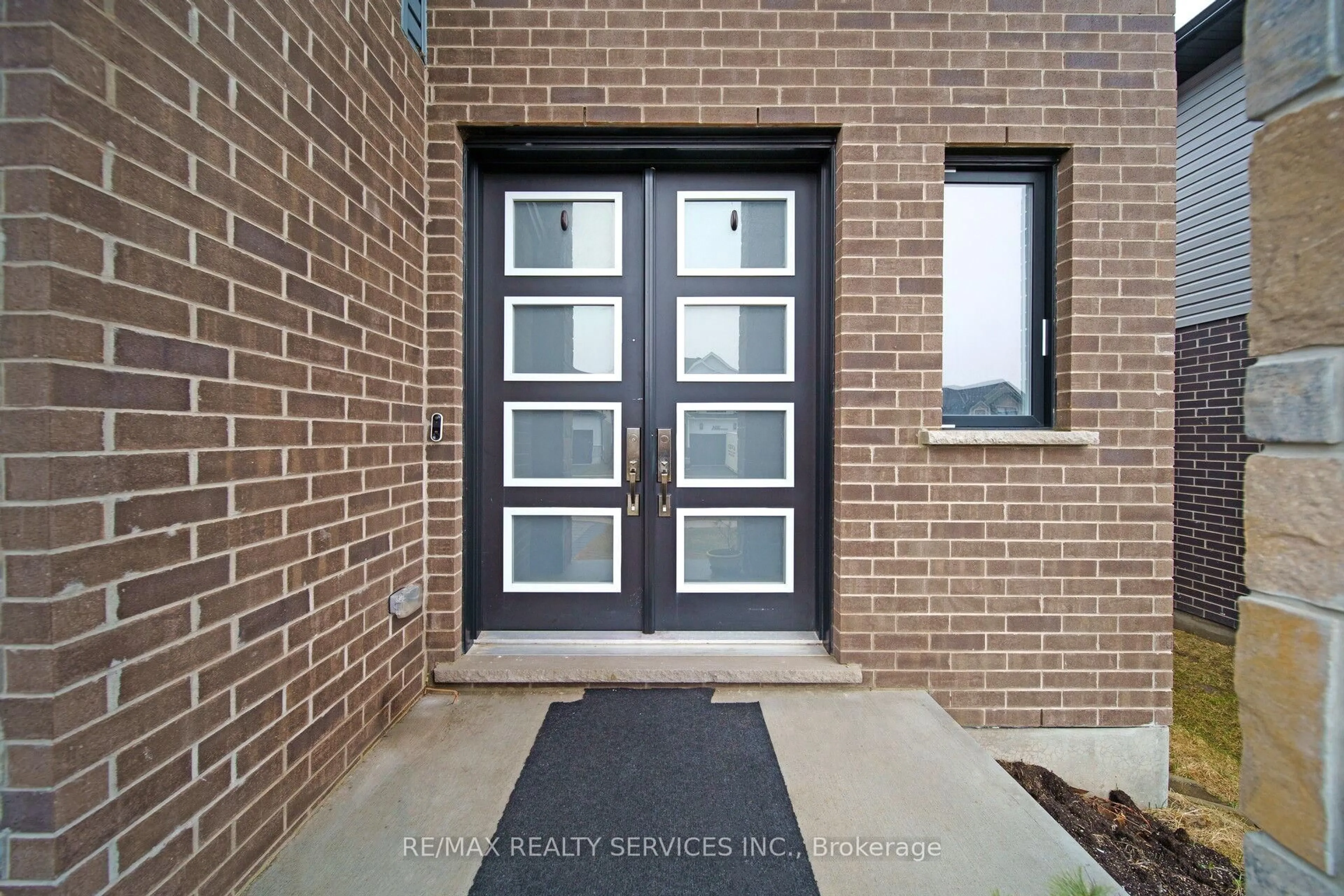 Indoor entryway for 1891 Fountain Grass Dr, London South Ontario N6K 0M2