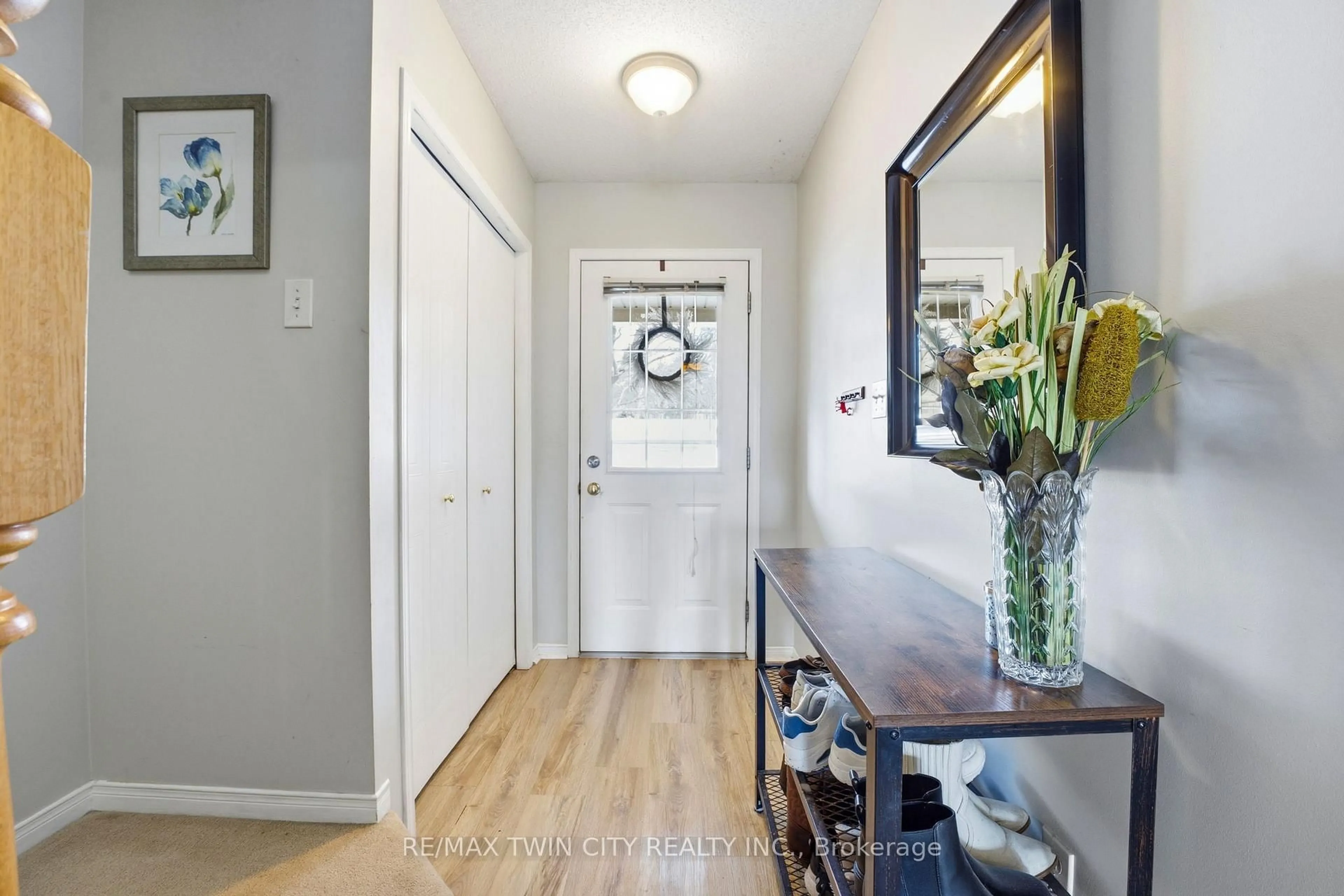 Indoor entryway for 1155 GORDON St #101, Guelph Ontario N1L 1S8