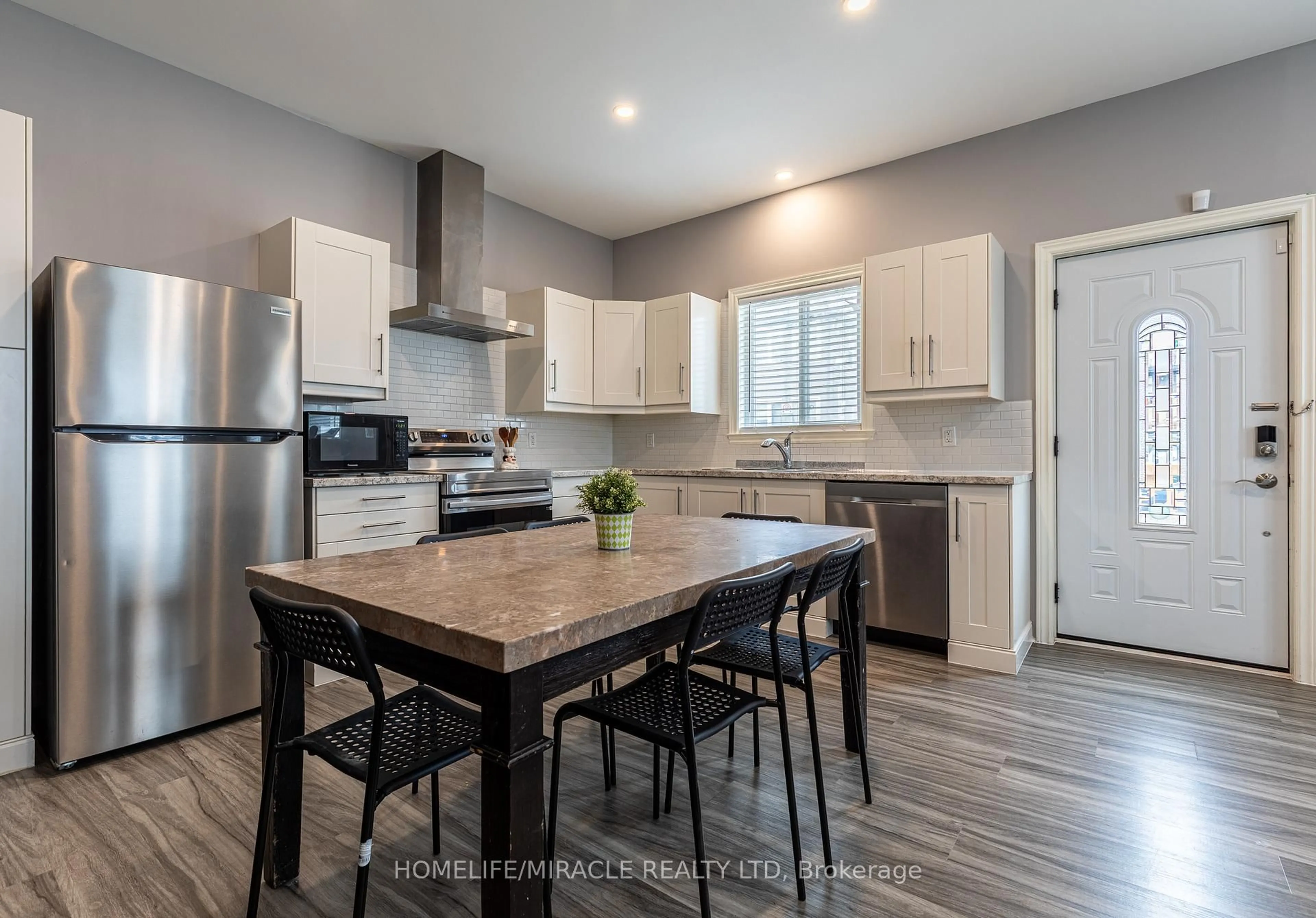Open concept kitchen, unknown for 36 Division St, St. Catharines Ontario L2R 3G2