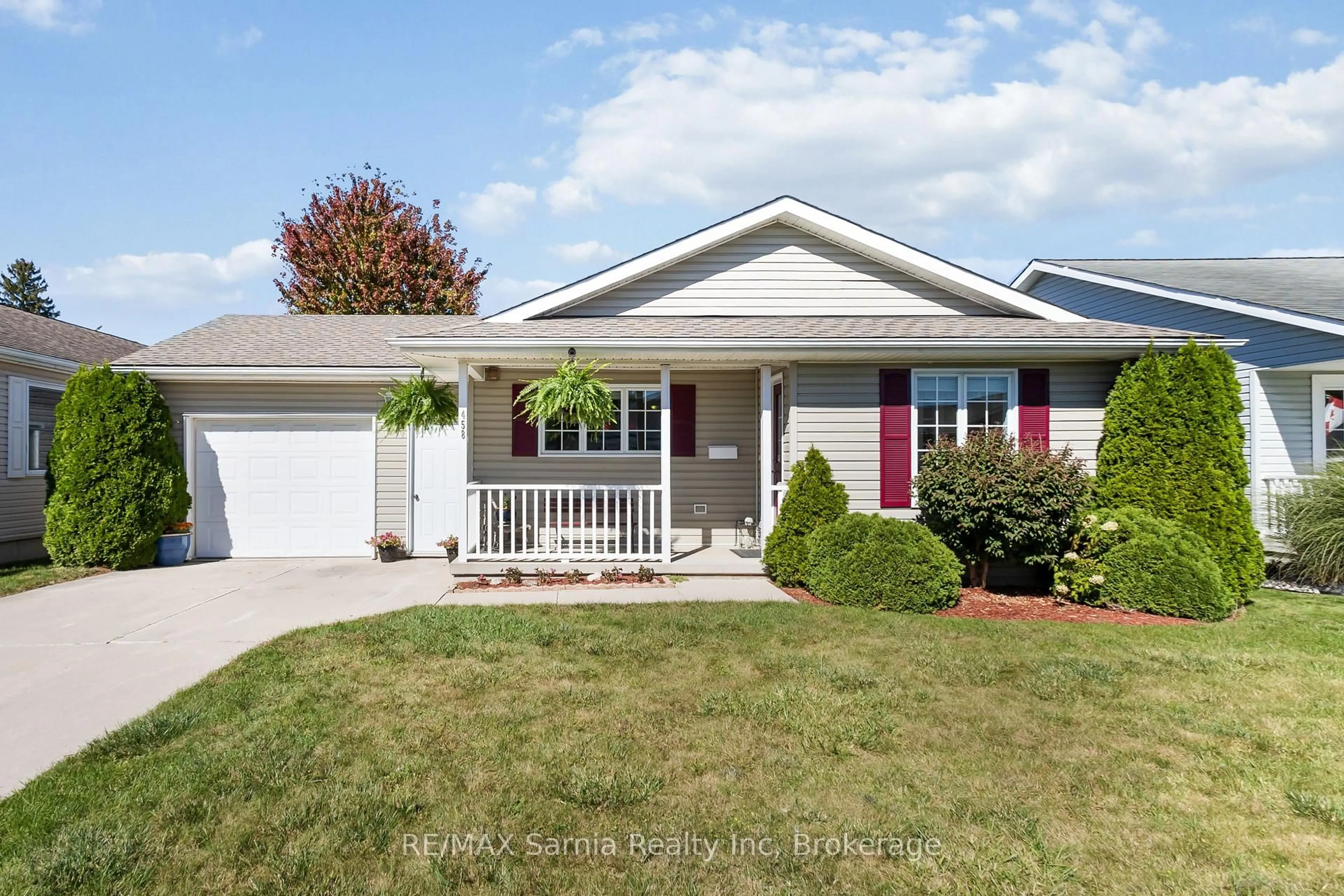 Home with vinyl exterior material, street for 458 RICHARD Cres, Strathroy-Caradoc Ontario N7G 3P4