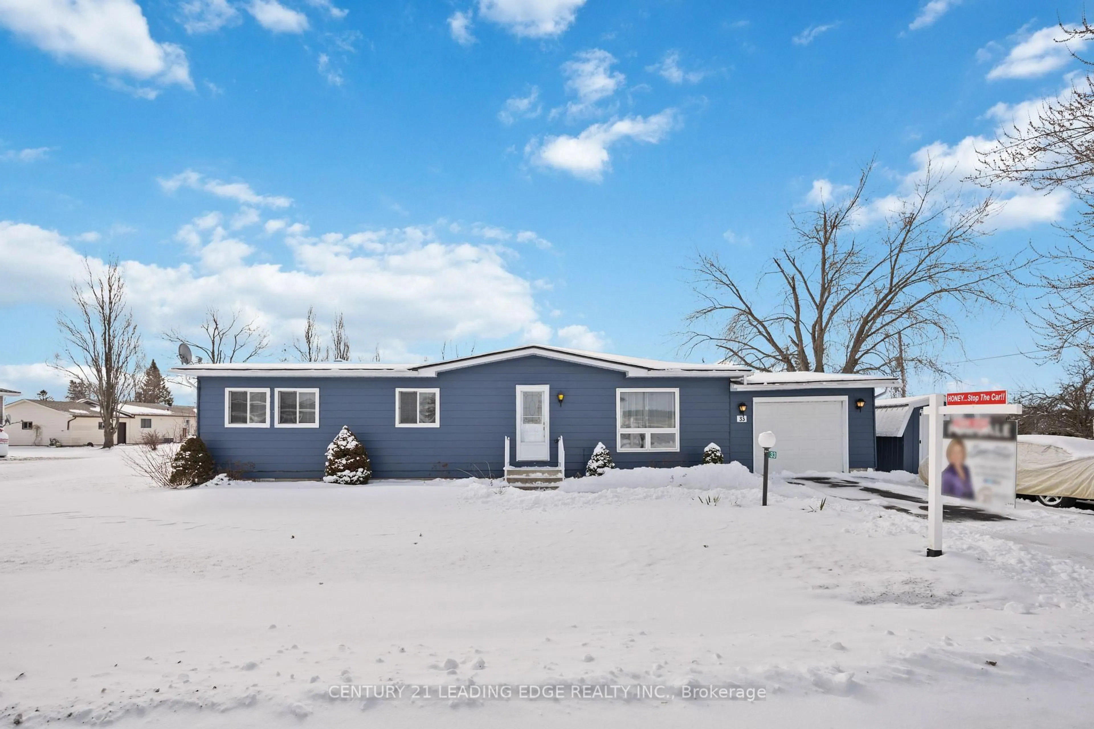 Home with vinyl exterior material, street for 33 Vista Dr, Kawartha Lakes Ontario K9V 0H7