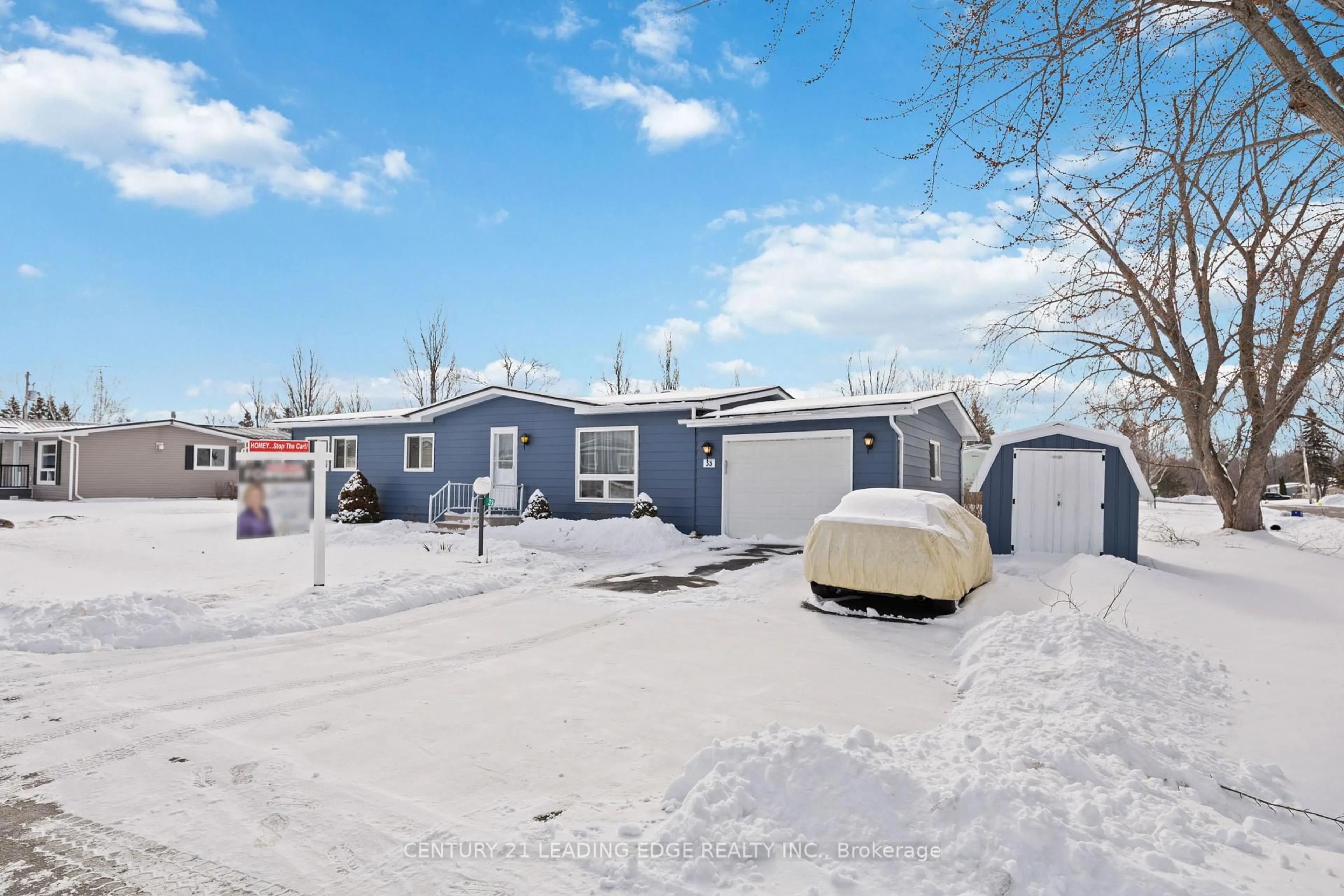 A pic from outside/outdoor area/front of a property/back of a property/a pic from drone, street for 33 Vista Dr, Kawartha Lakes Ontario K9V 0H7