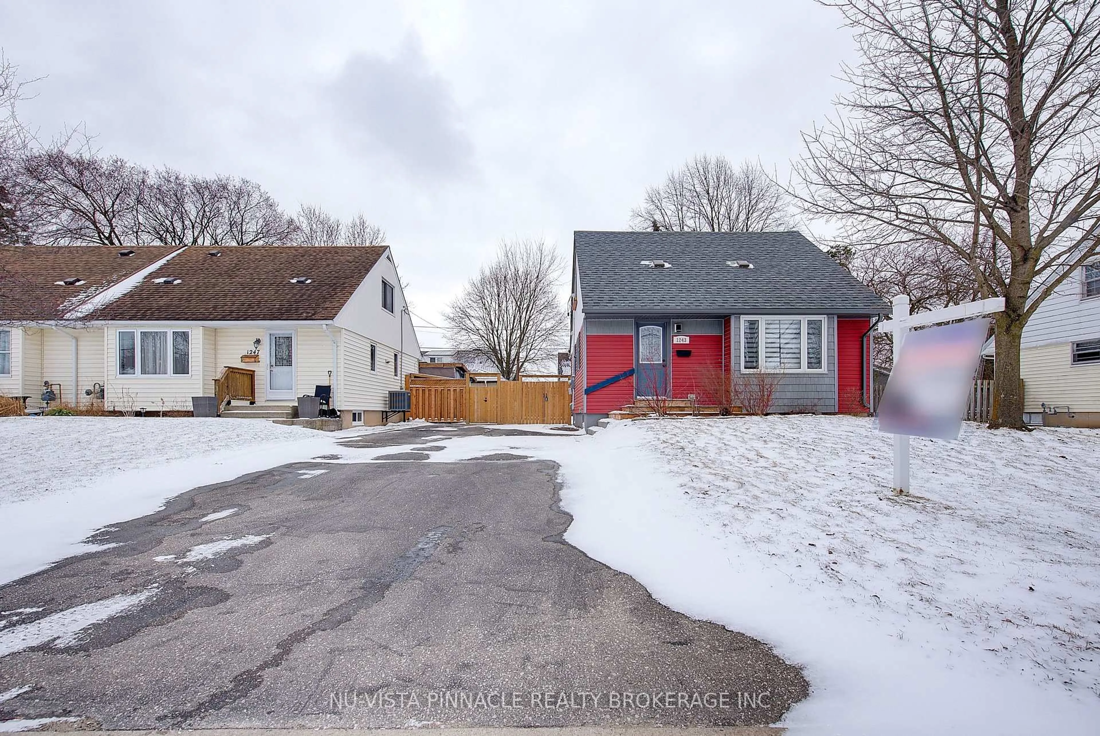 A pic from outside/outdoor area/front of a property/back of a property/a pic from drone, street for 1243 Landor St, London East Ontario N5Y 3W2