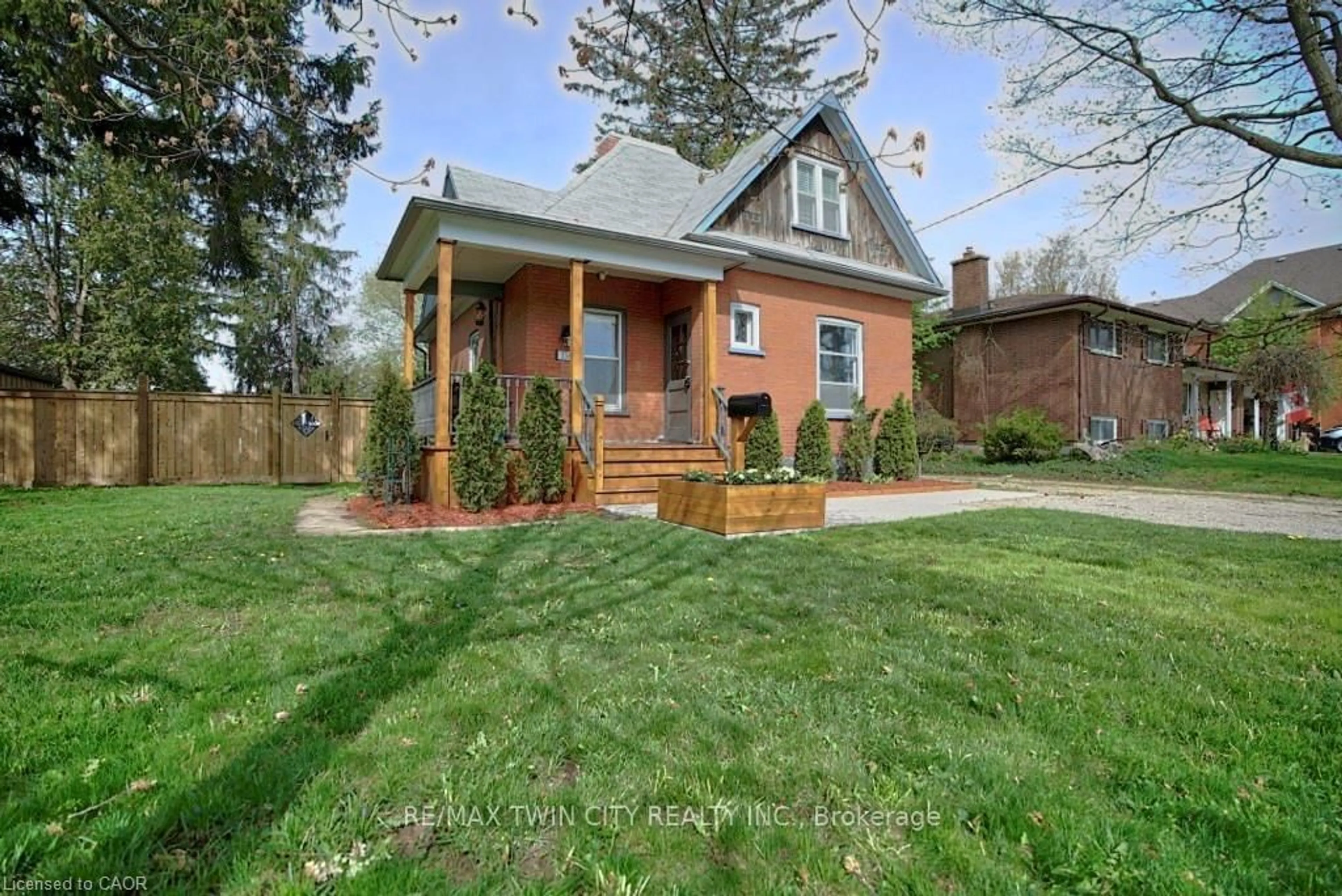 Home with brick exterior material, street for 338 LAUREL St, Cambridge Ontario N3H 3Y8