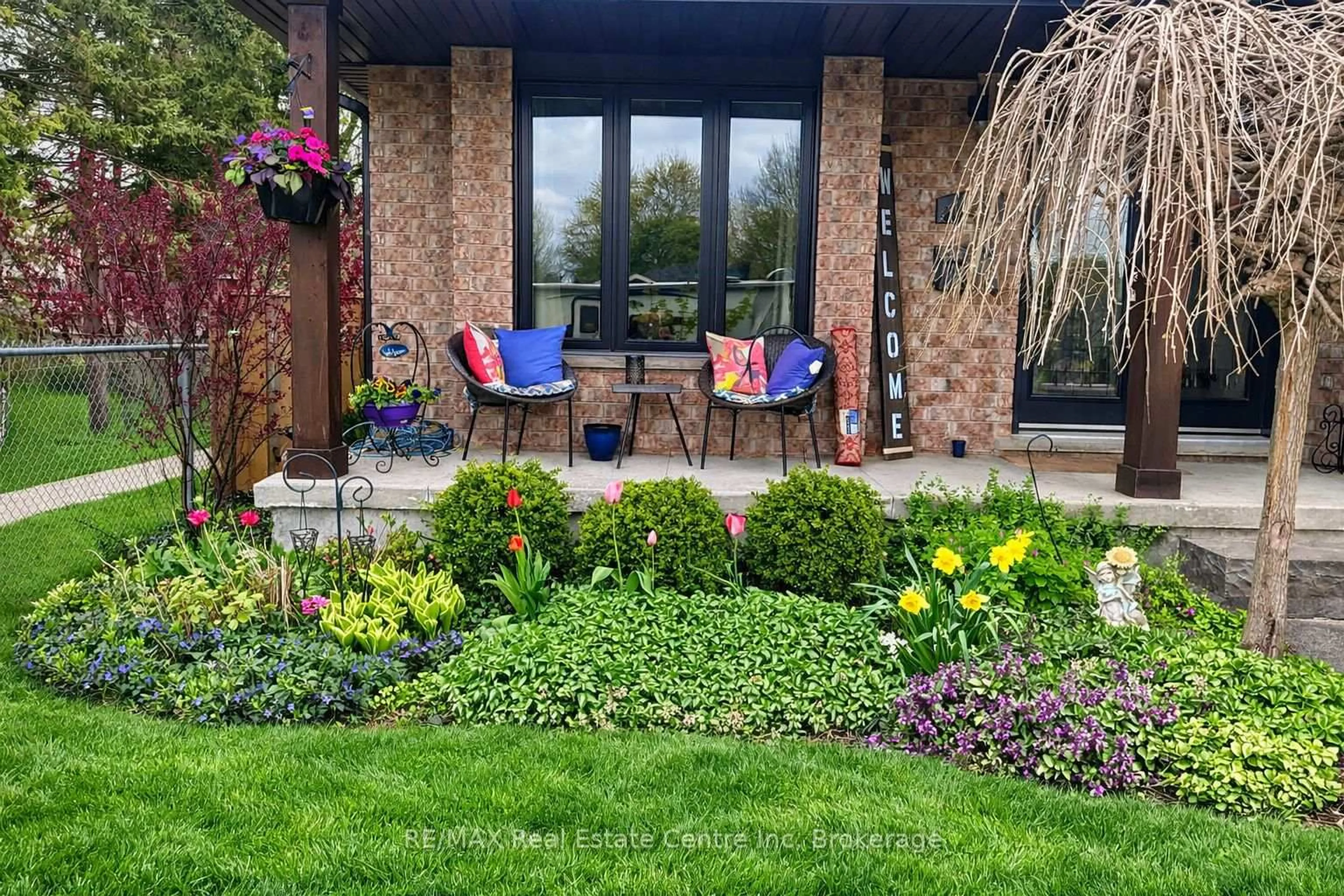 Patio, street for 771 Victoria Terr, Centre Wellington Ontario N1M 3L5