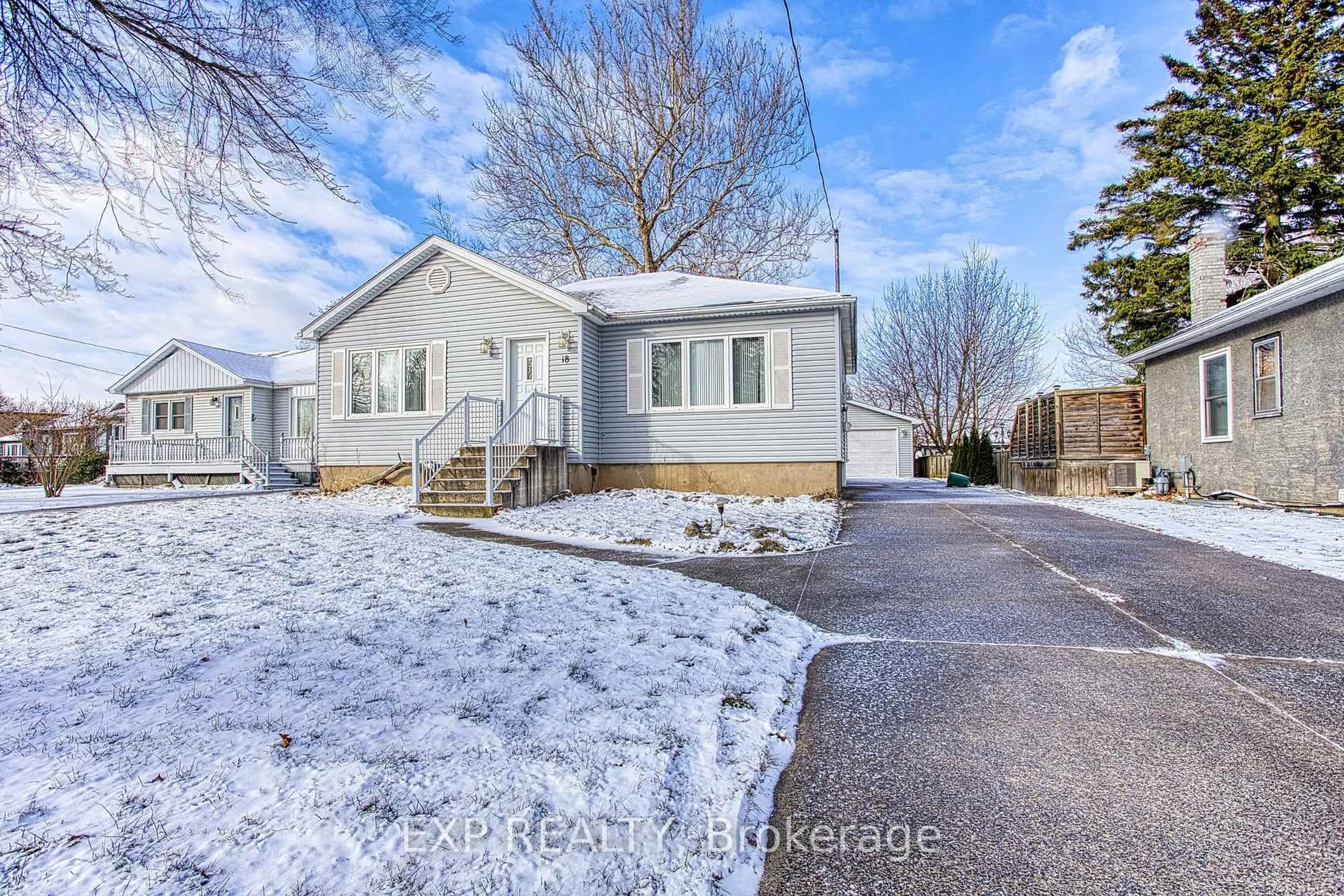 A pic from outside/outdoor area/front of a property/back of a property/a pic from drone, street for 18 Bonavem Dr, St. Catharines Ontario L2N 1X8