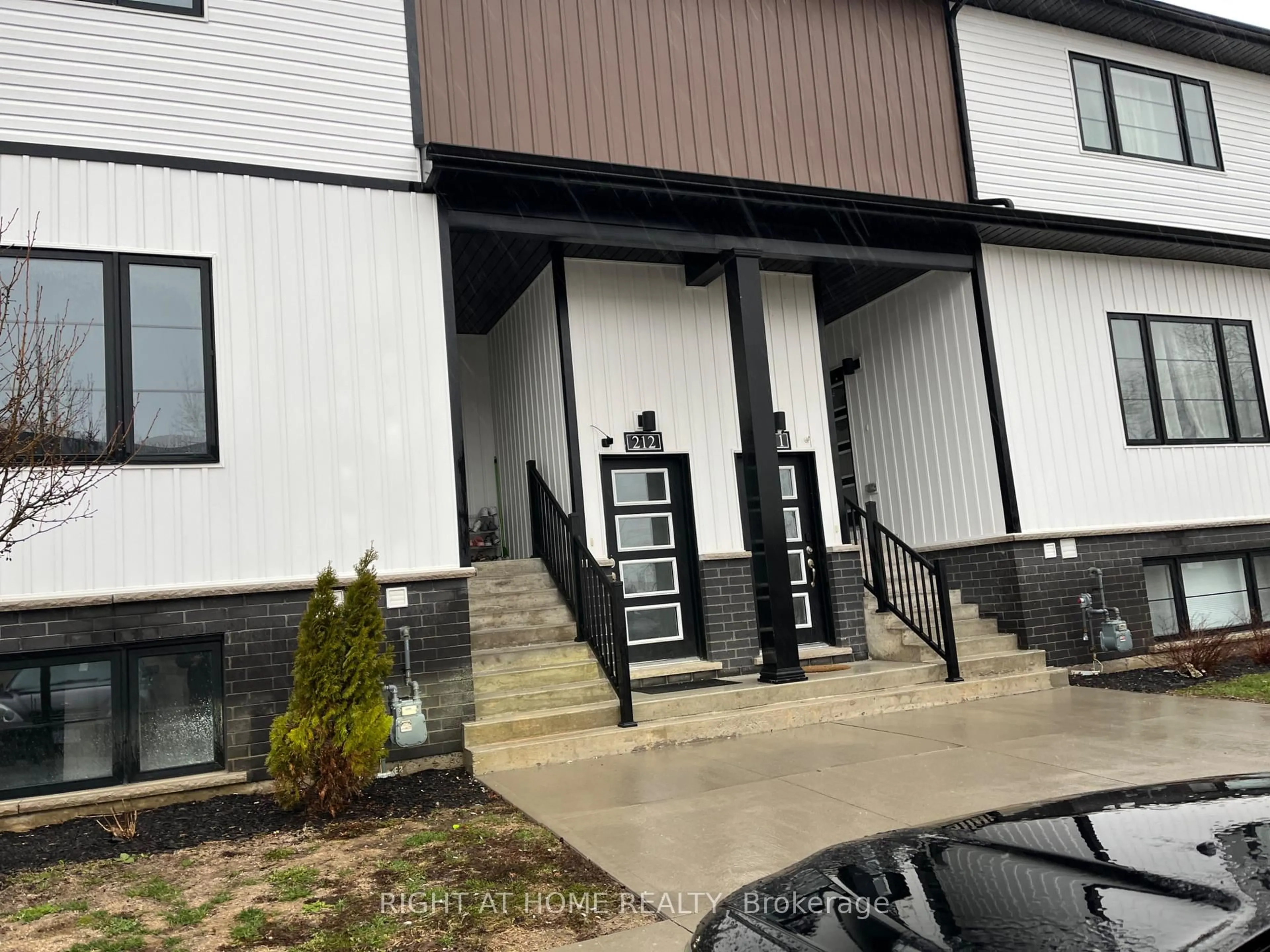 Unknown for 4263 Fourth Ave #212, Niagara Falls Ontario L2E 0C2