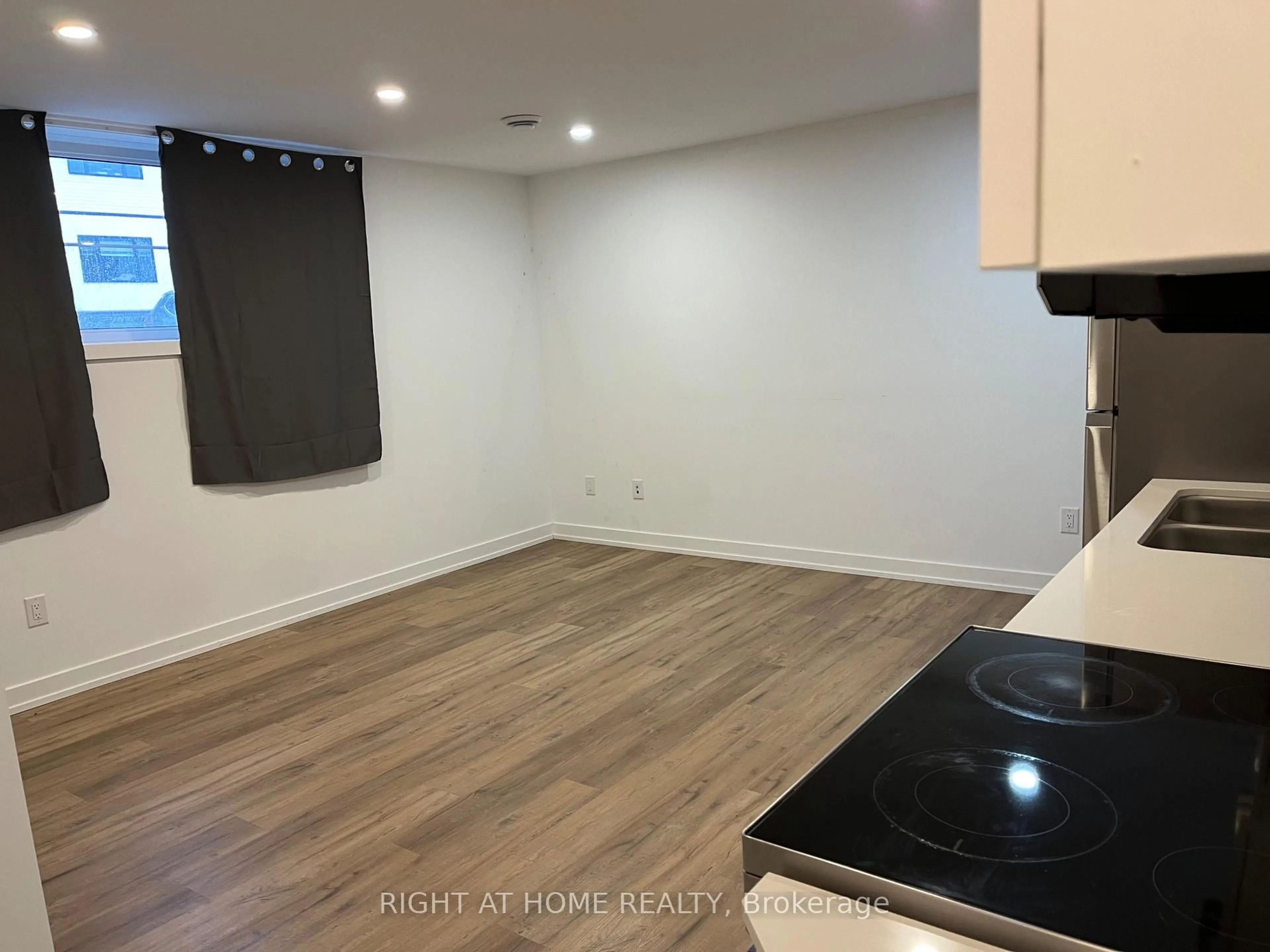 A pic of a room for 4263 Fourth Ave #212, Niagara Falls Ontario L2E 0C2