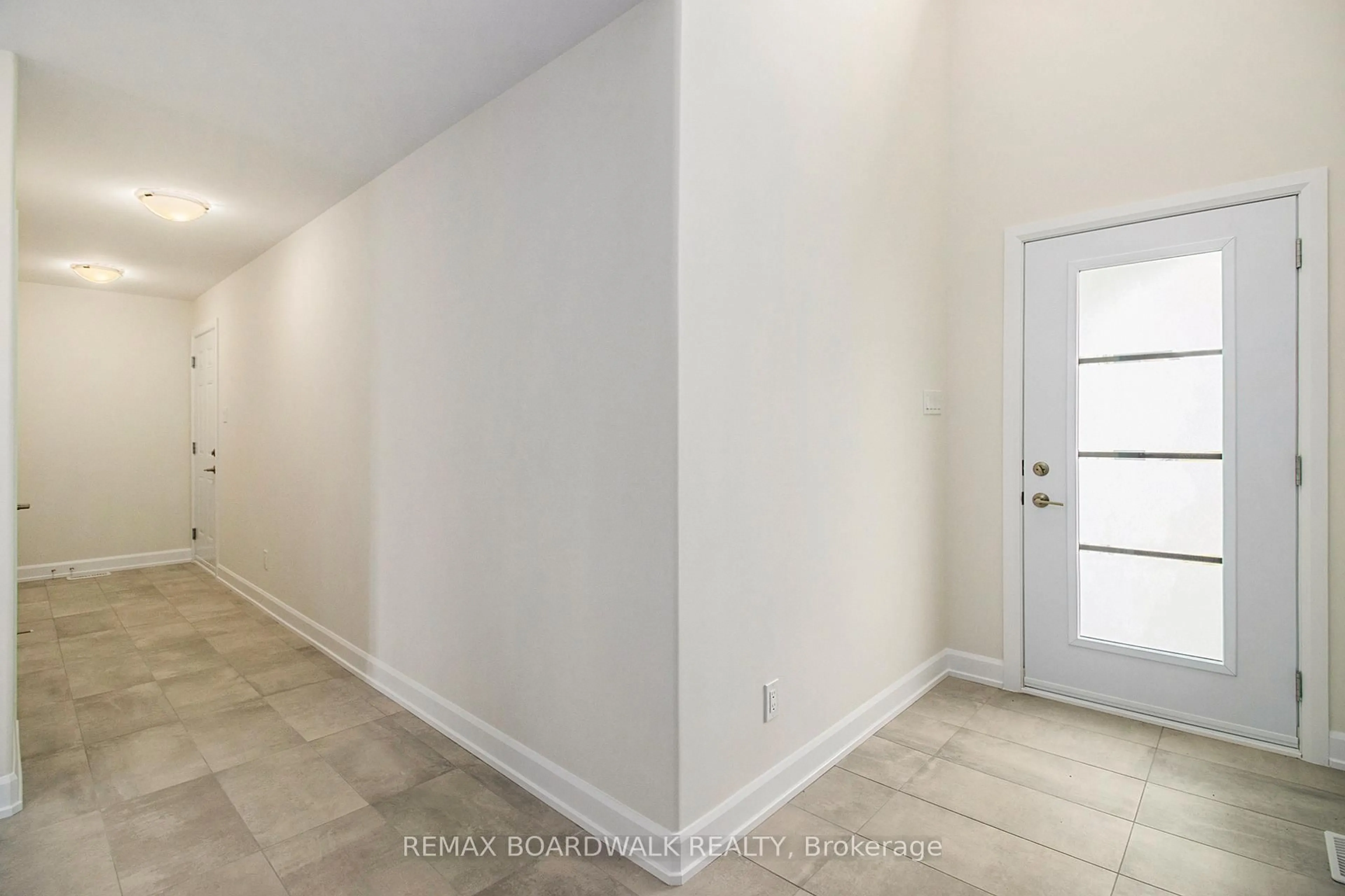 Indoor entryway for 1203 MONTBLANC Cres, Russell Ontario K0A 1W0