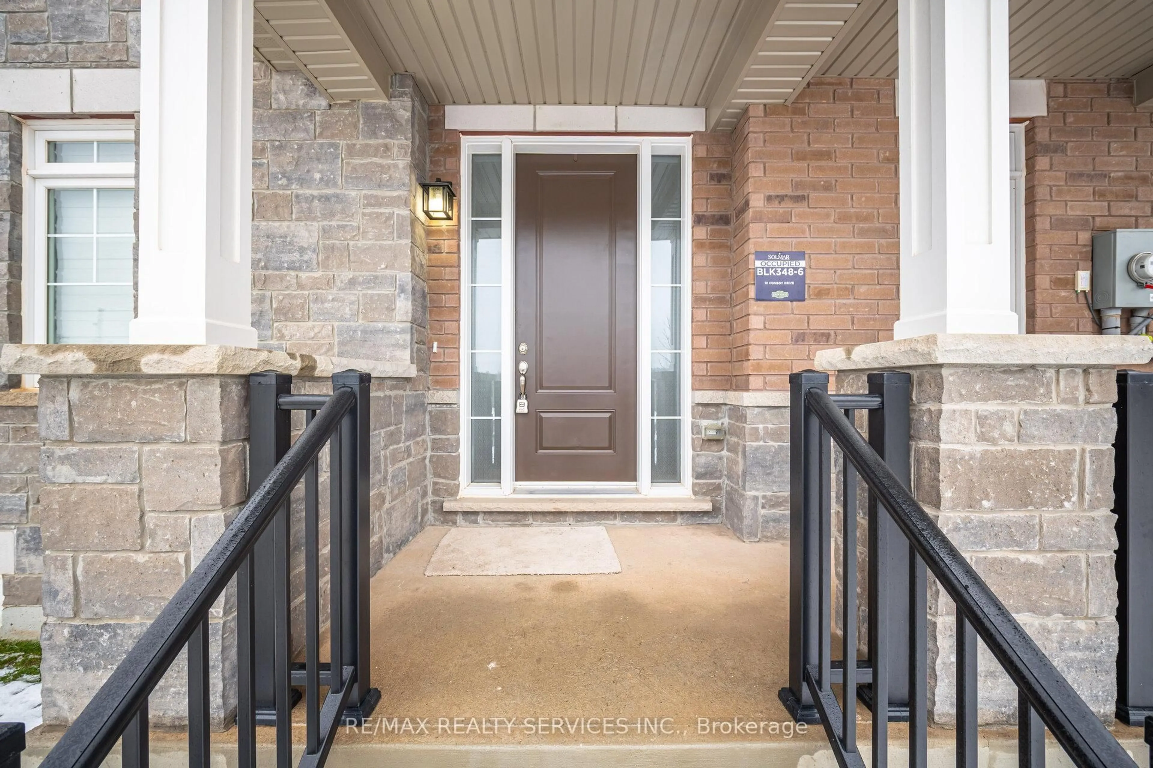 Indoor entryway for 10 Conboy Dr, Erin Ontario N0B 1T0