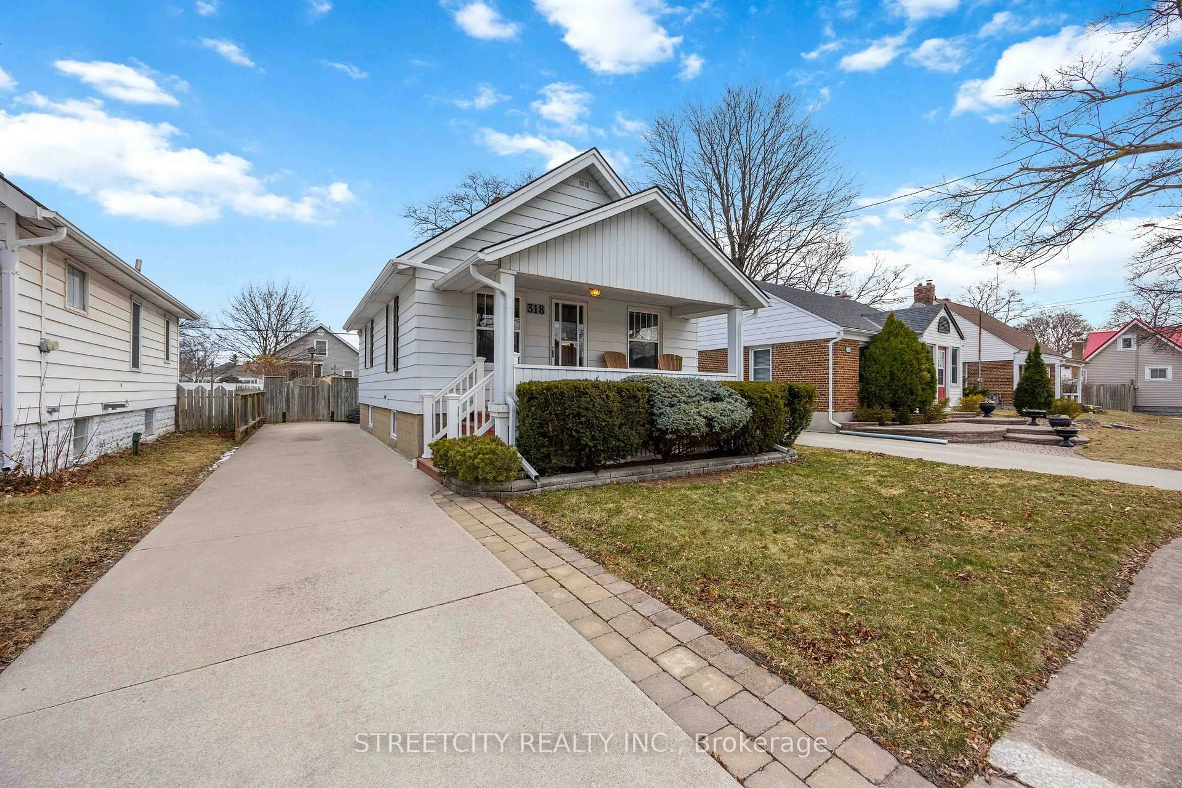 Unknown for 318 Cobden St, Sarnia Ontario N7T 4A3