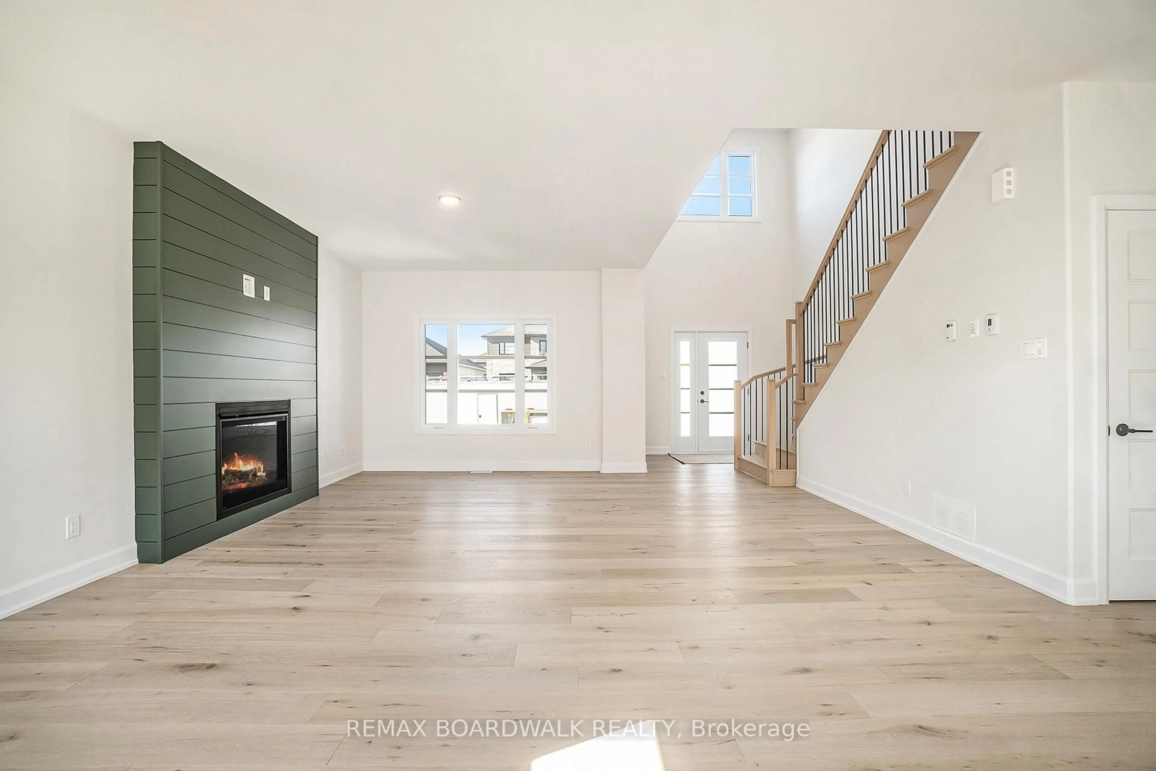 Unknown for 619 Geneva Cres, Russell Ontario K0A 1W0