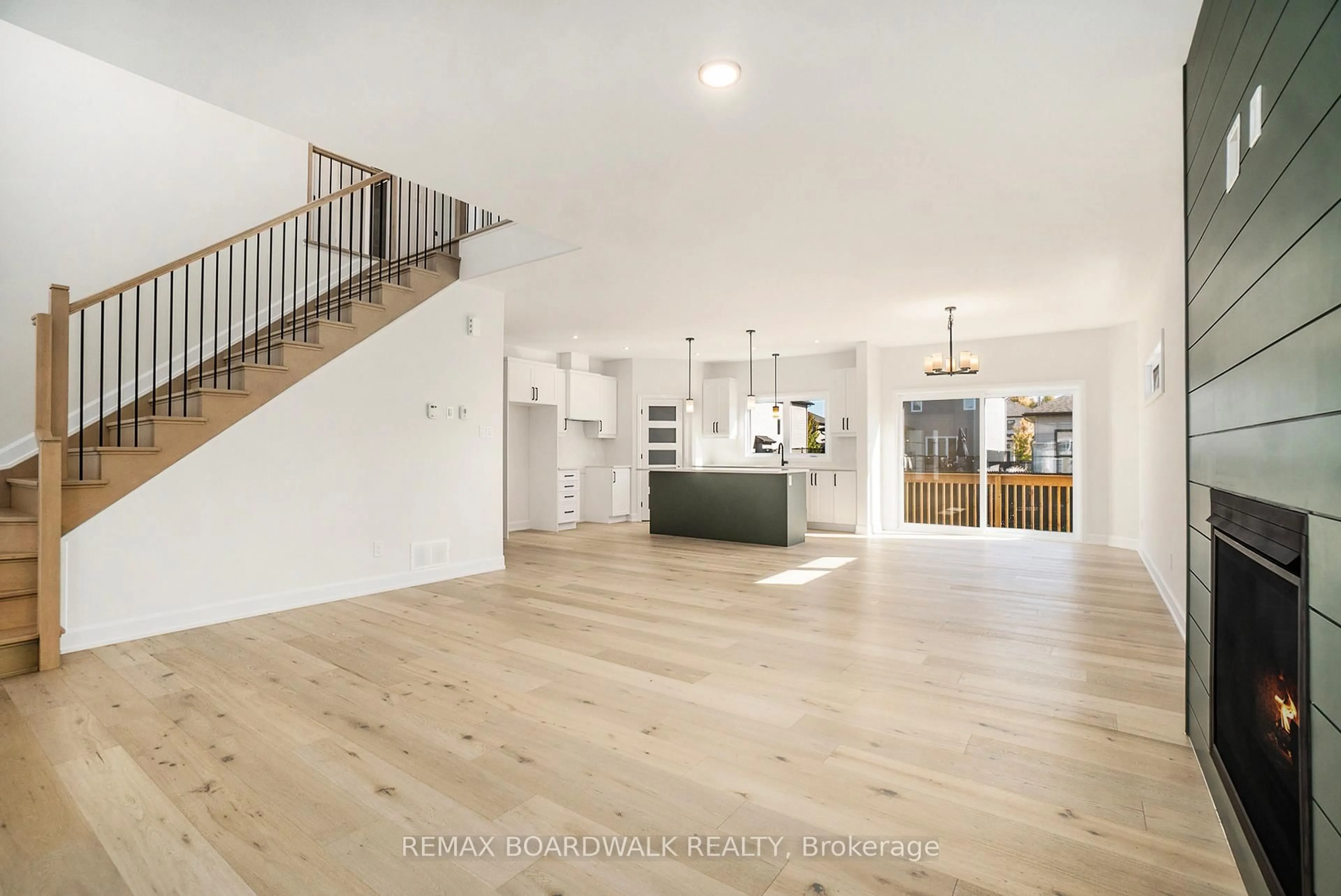 Unknown for 619 Geneva Cres, Russell Ontario K0A 1W0