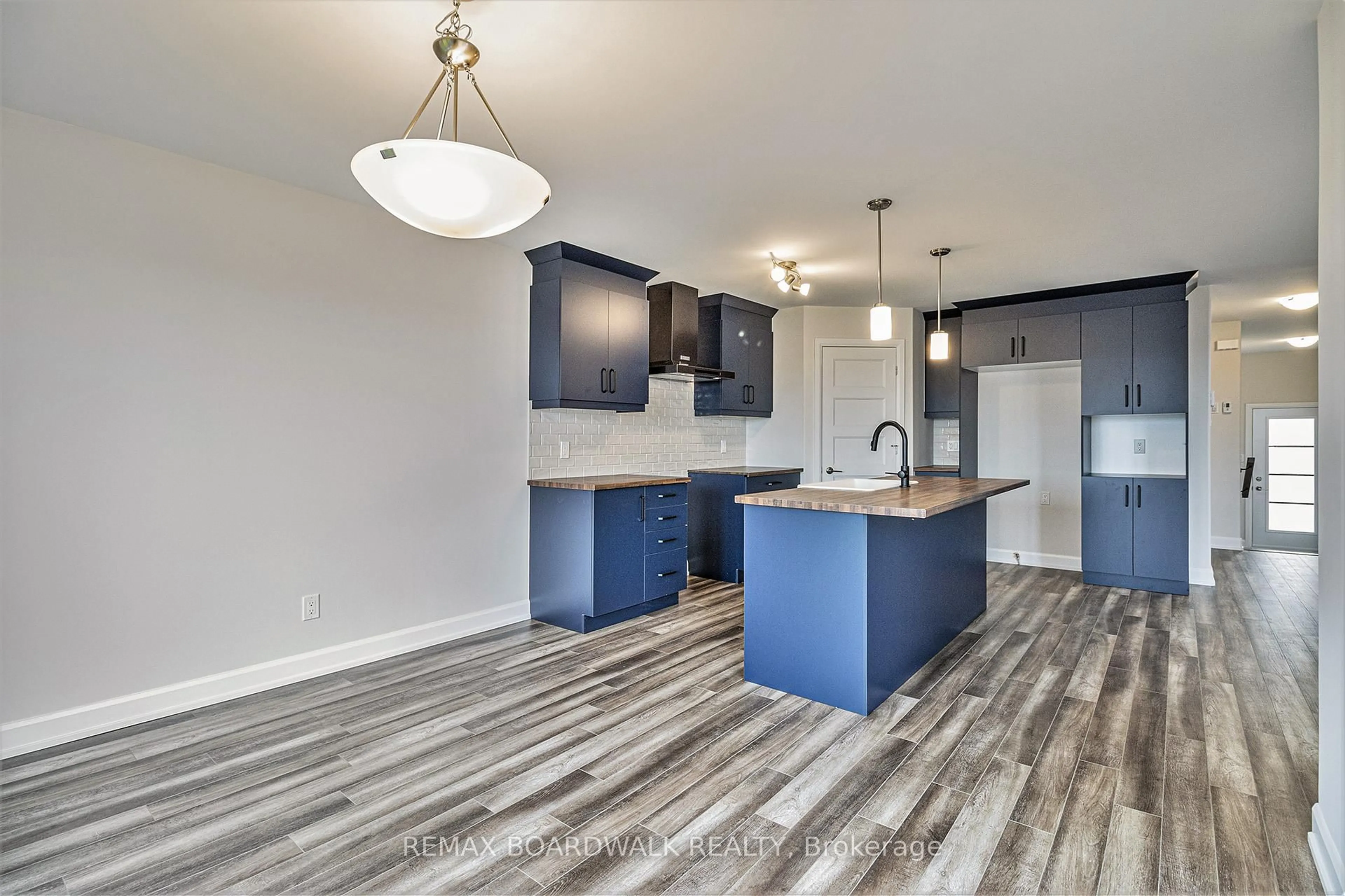 Open concept kitchen, unknown for 1208 Montblanc Cres, Russell Ontario K0A 1W0