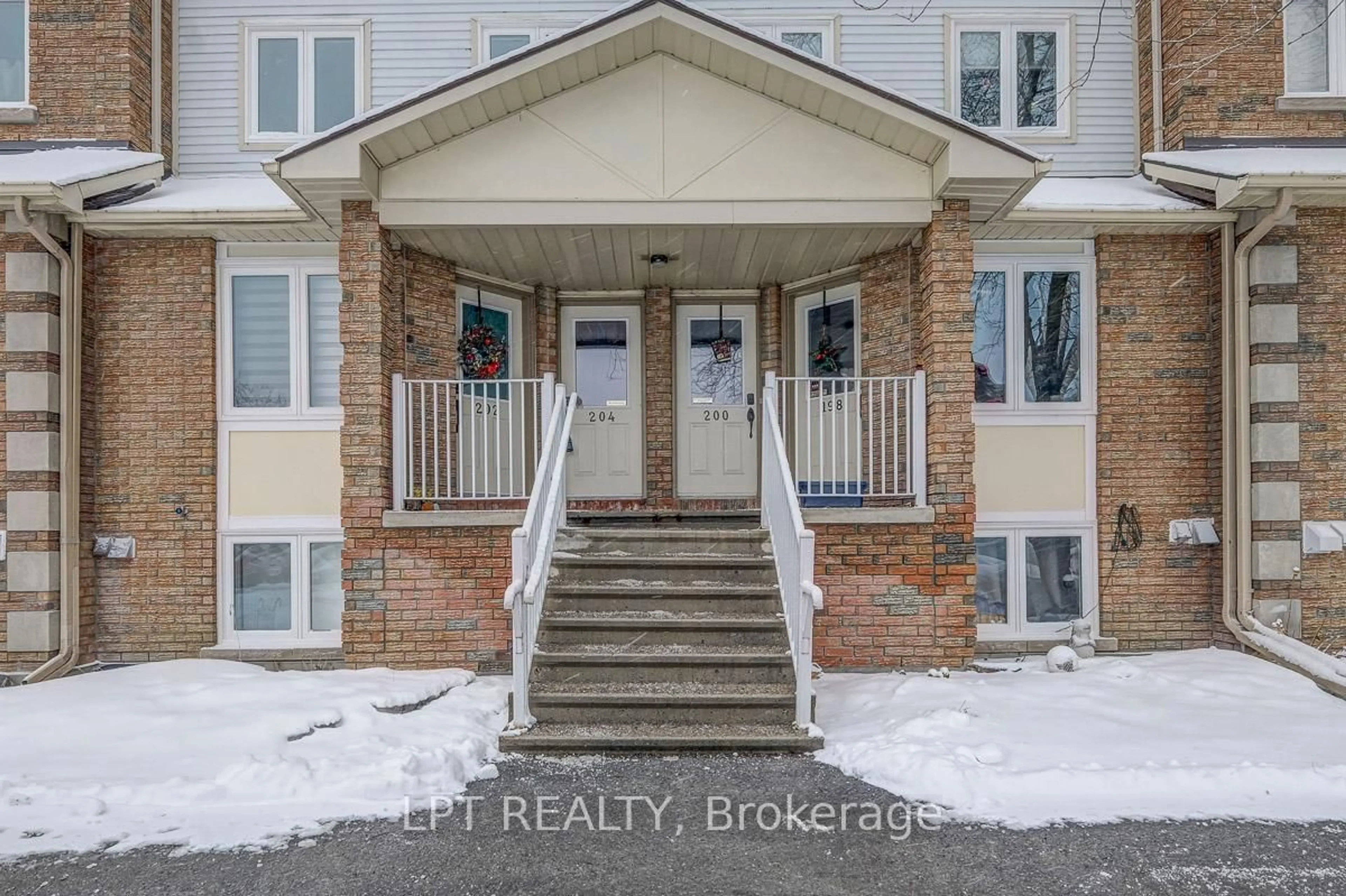 Indoor entryway for 204 Briston Ave #30, Ottawa Ontario K1G 5P8