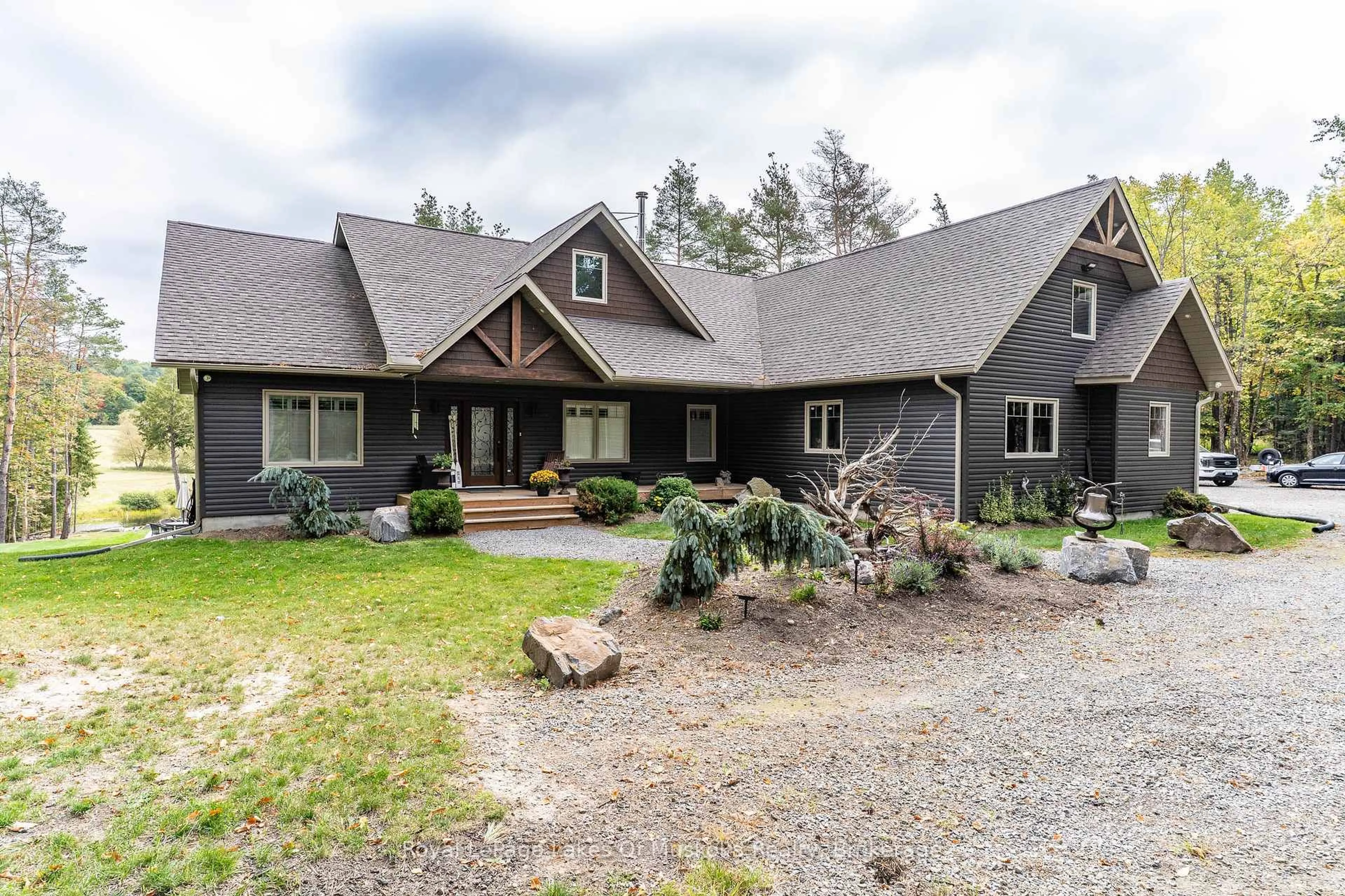 Unknown for 461 Rowanwood Rd, Huntsville Ontario P0B 1M0