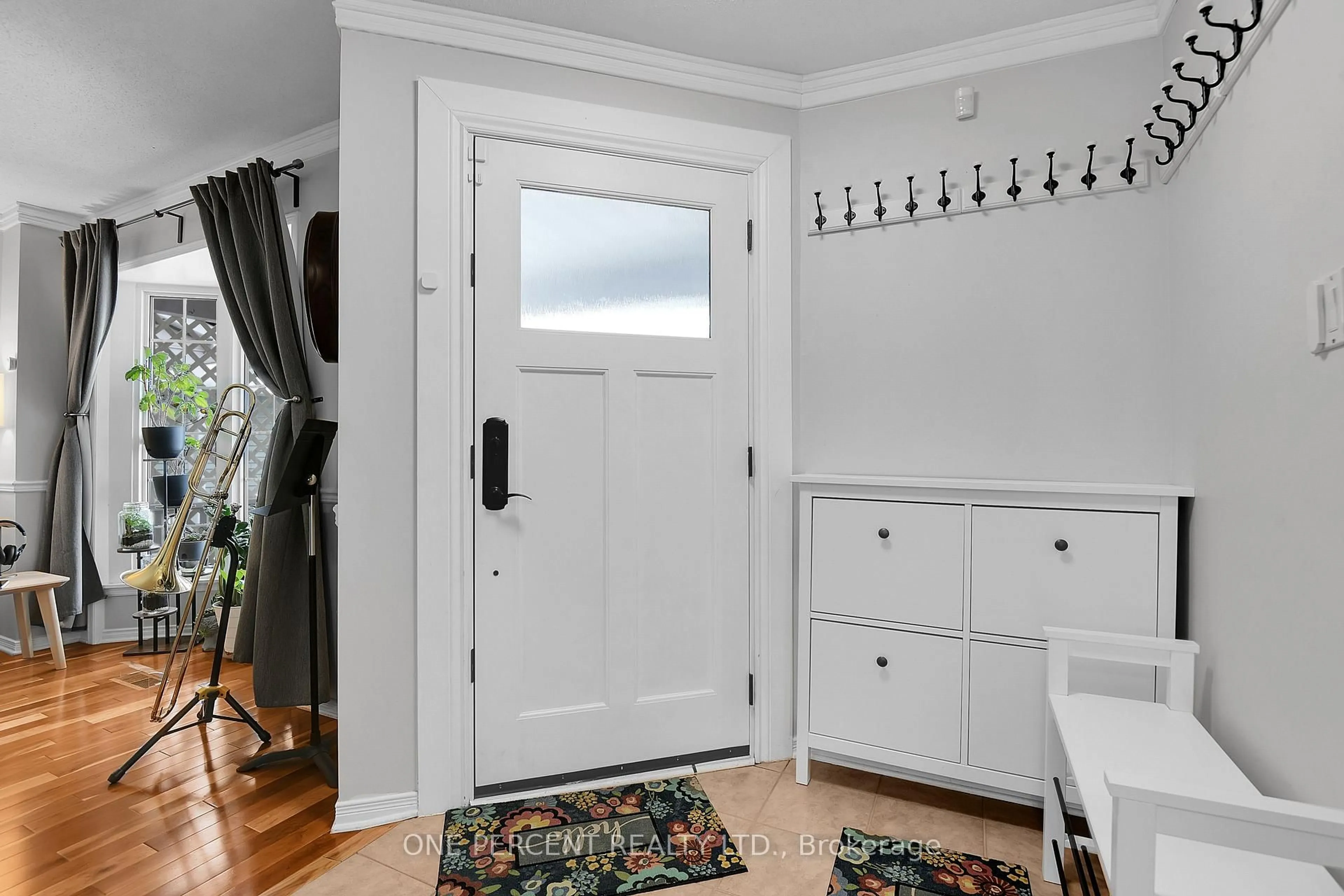 Indoor entryway for 1705 Belcourt Blvd, Orleans Ontario K1C 1M3