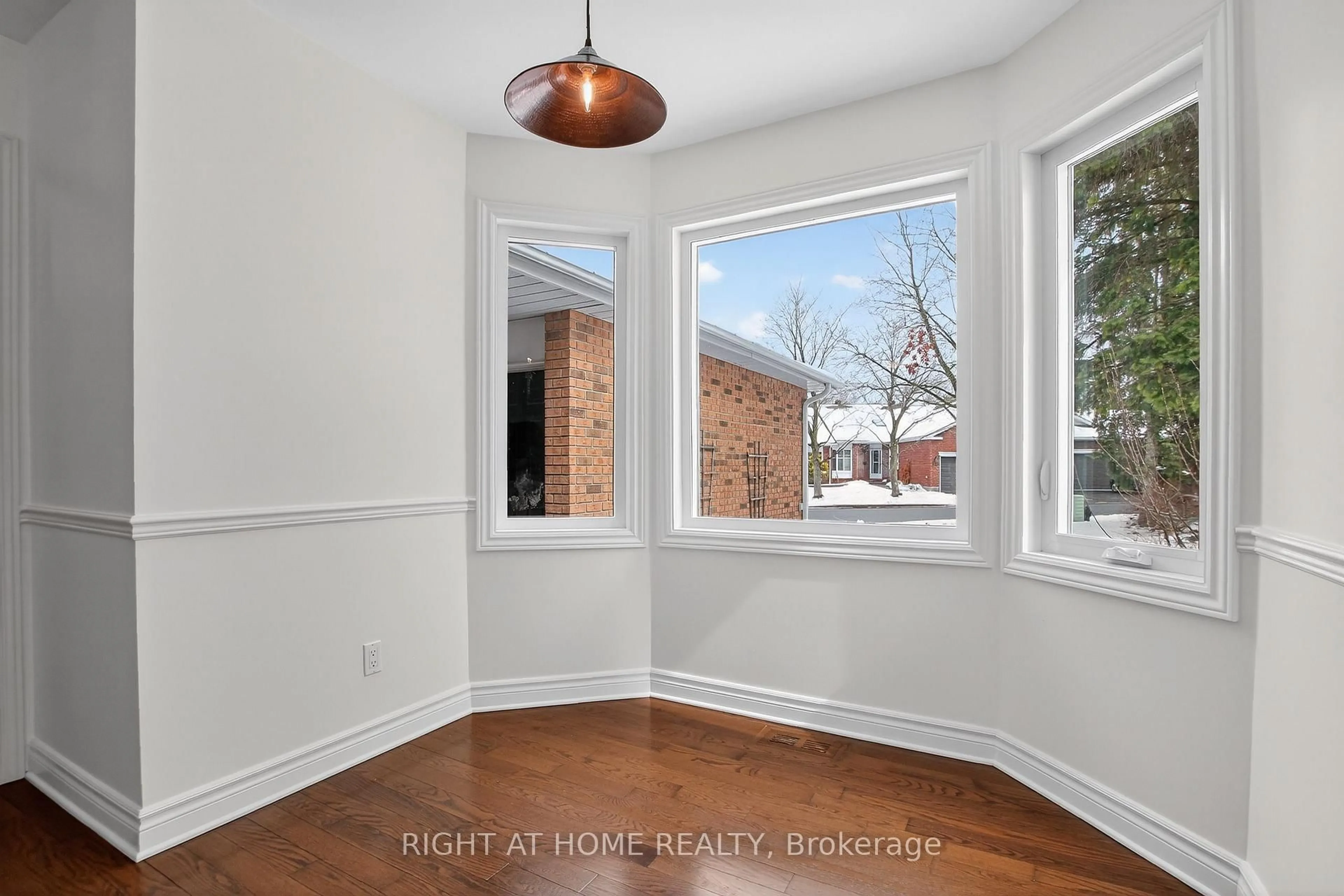 Unknown for 100 Darlington Private, Ottawa Ontario K1V 0X8