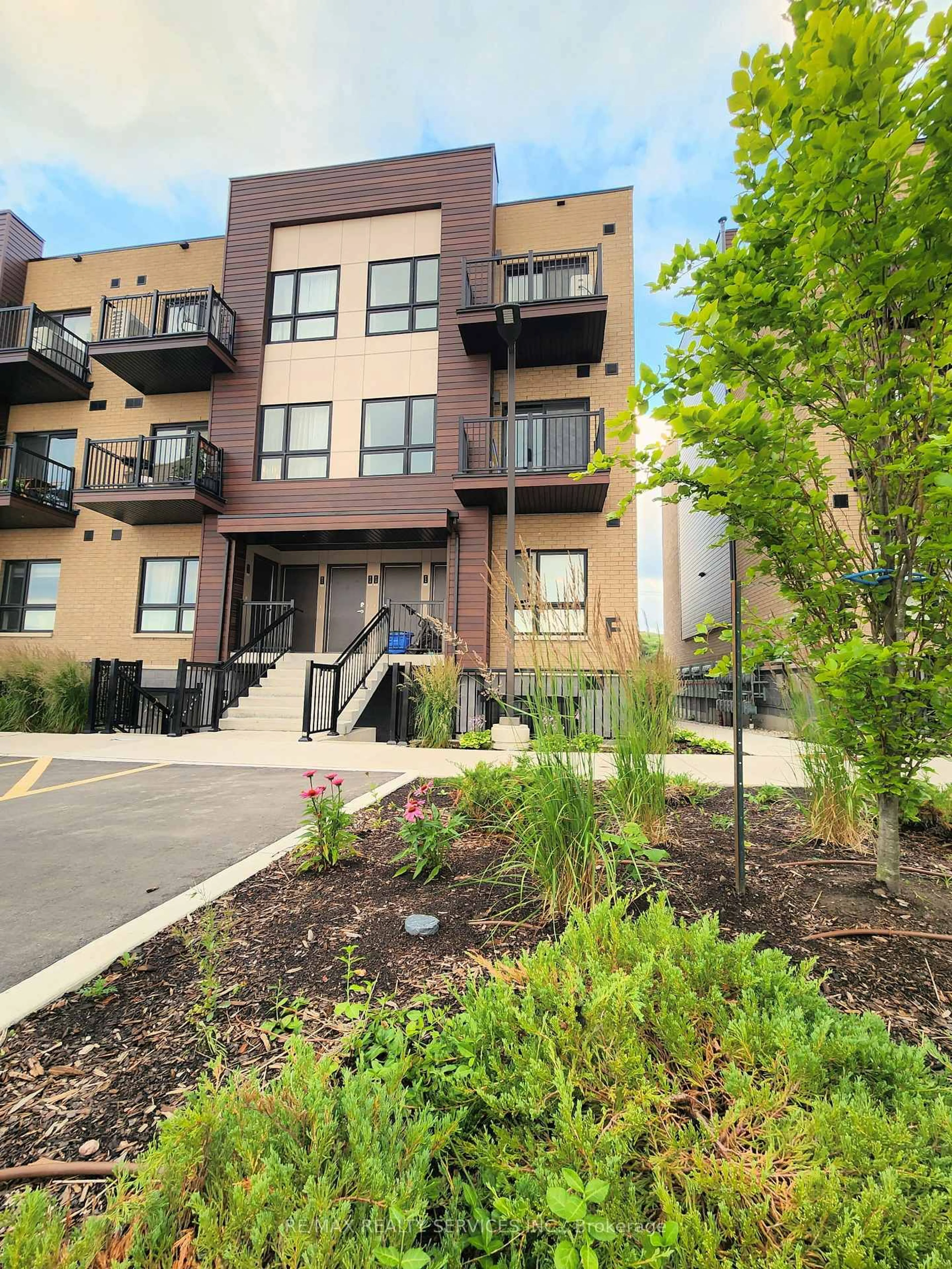 Unknown for 20 Palace St #F14, Kitchener Ontario N2E 0J3