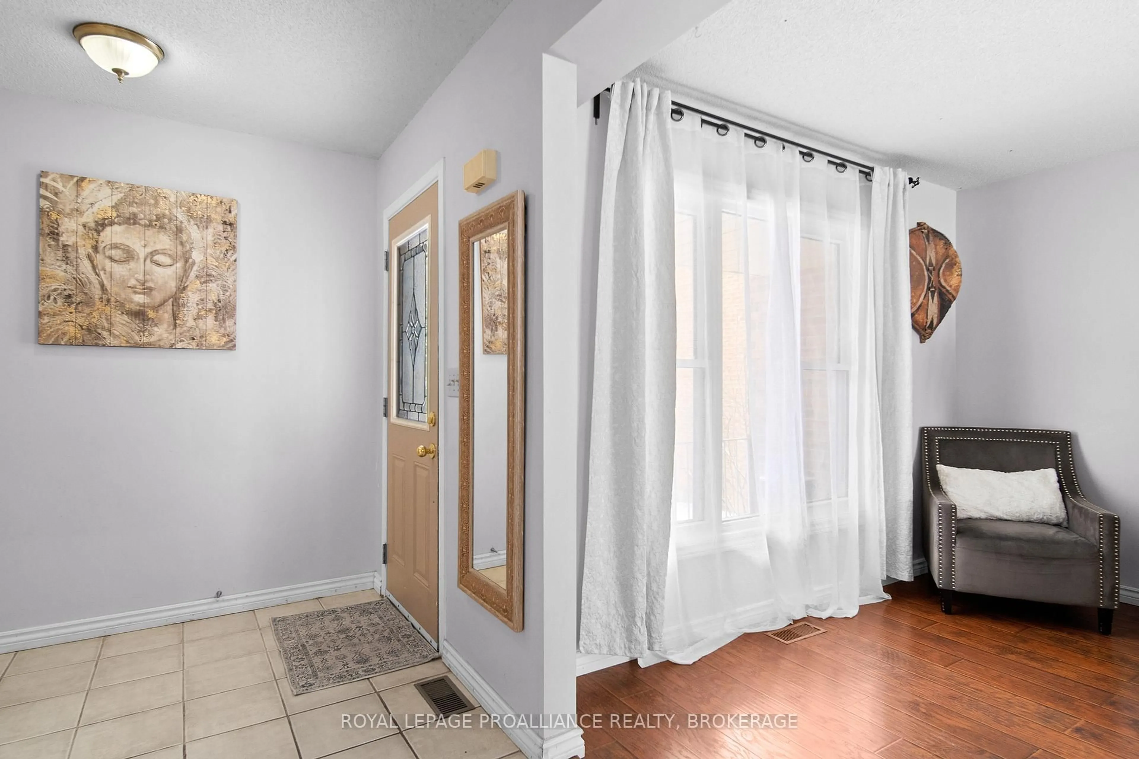 Indoor entryway for 4 Balmoral Crt, Kingston Ontario K7M 7S9