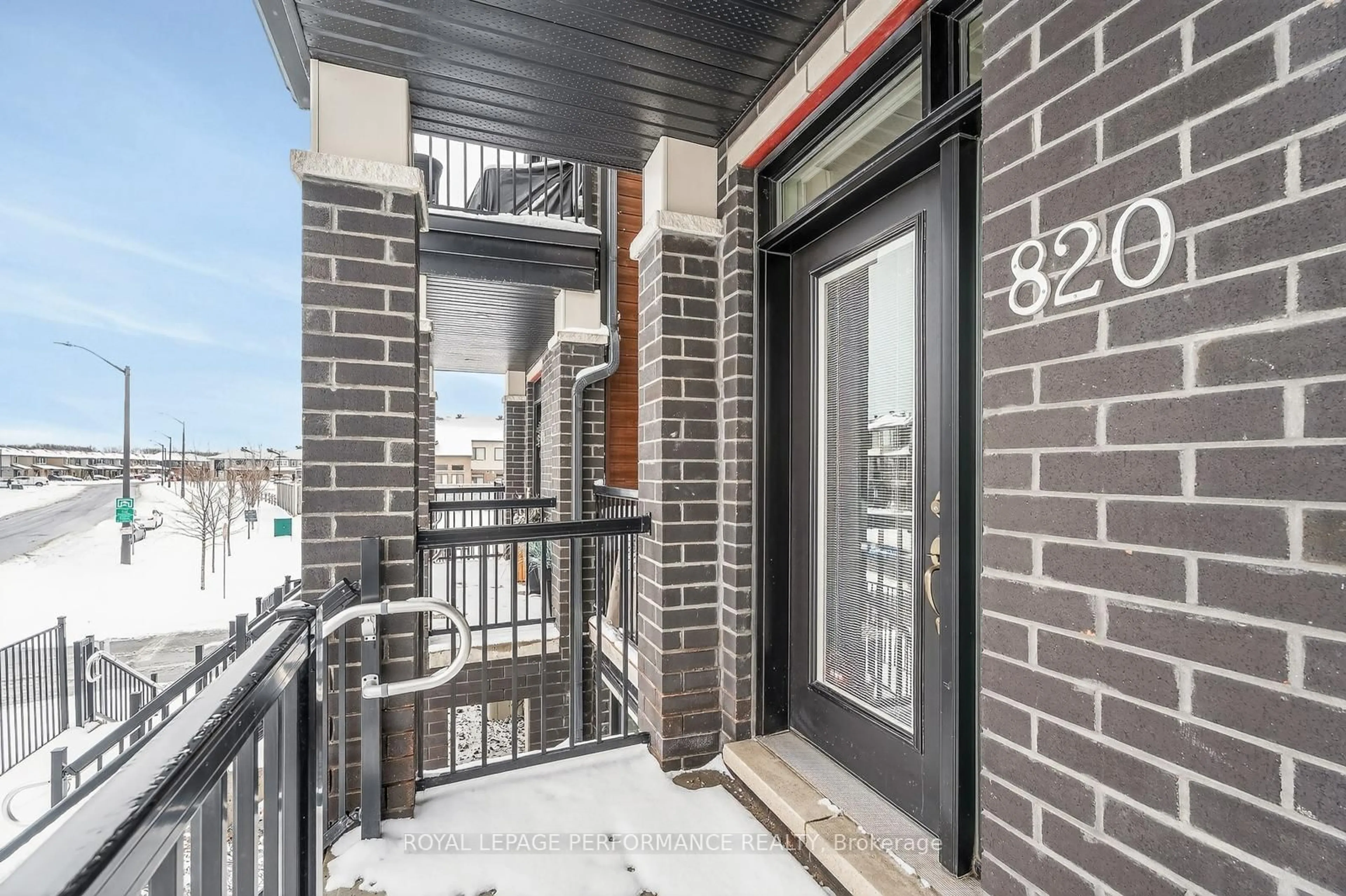 Unknown for 820 Ralph Hennessy Ave Ave, Ottawa Ontario K1X 0E4