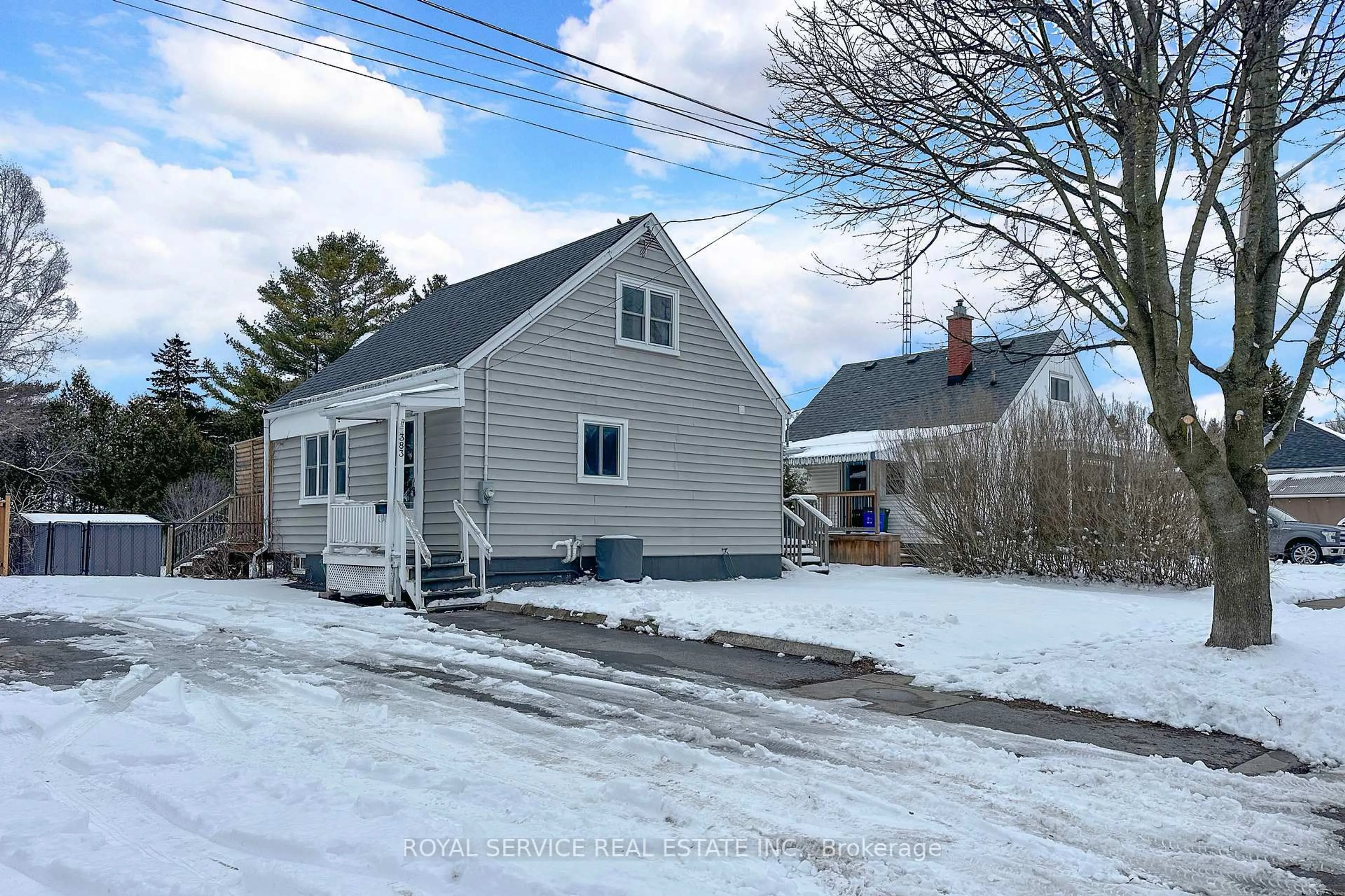 A pic from outside/outdoor area/front of a property/back of a property/a pic from drone, street for 383 Campbell St, Cobourg Ontario K9A 4C1