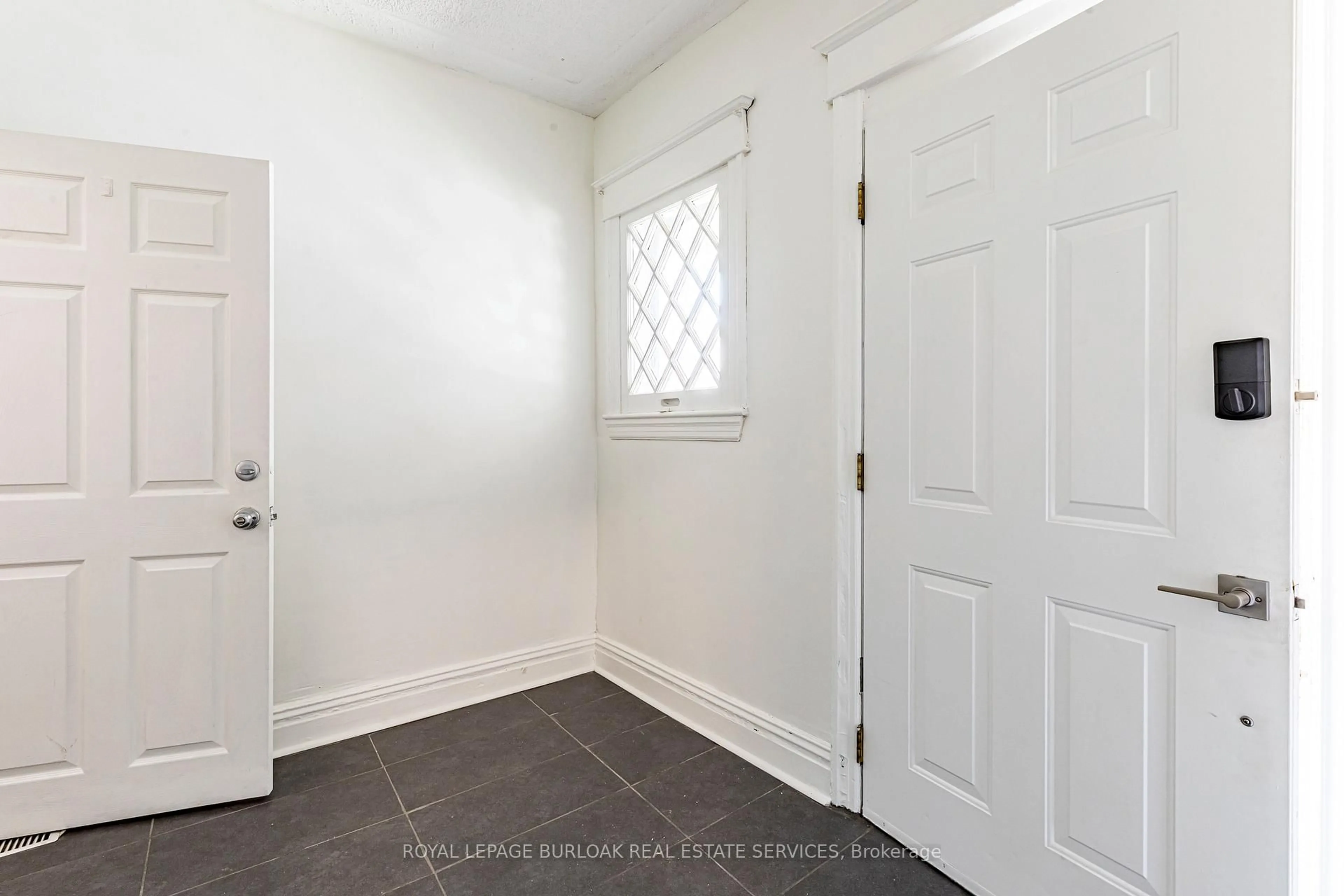 Indoor entryway for 22 Myrtle Ave, Hamilton Ontario L8M 2E9