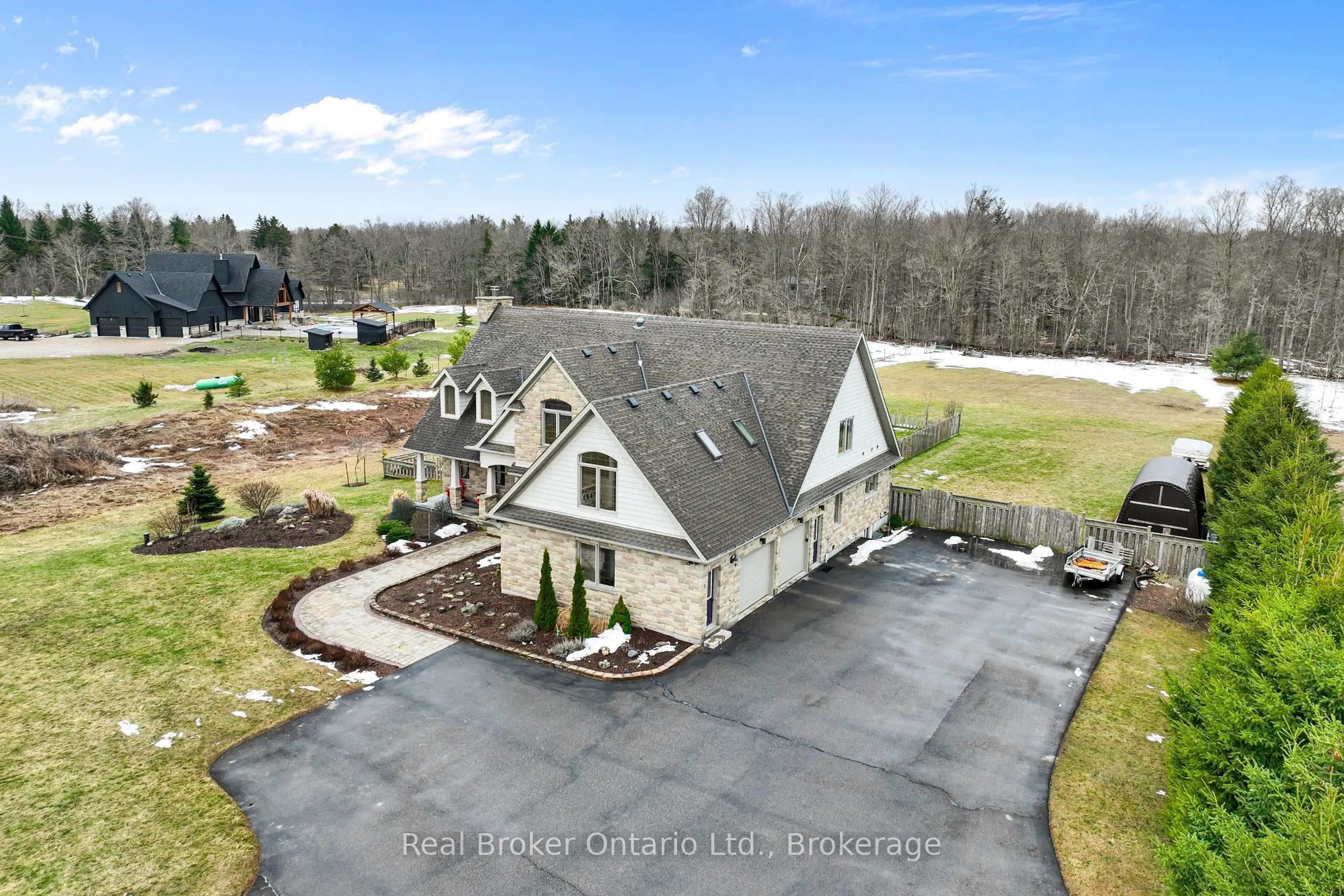 A pic from outside/outdoor area/front of a property/back of a property/a pic from drone, unknown for 4760 Nassagaweya-Puslinch Townline, Puslinch Ontario N0B 2J0