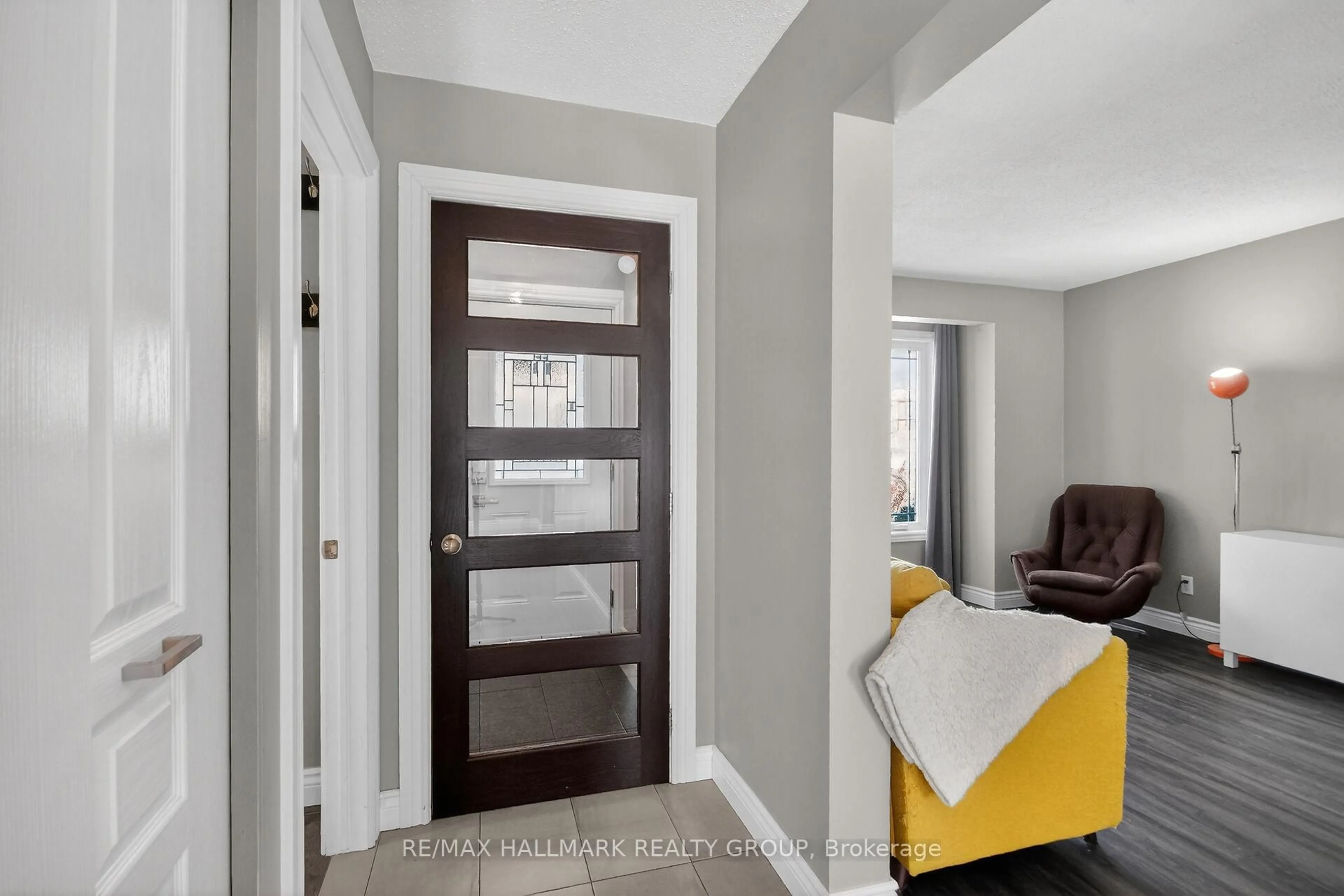 Indoor entryway for 544 Apollo Way, Ottawa Ontario K4A 1V7