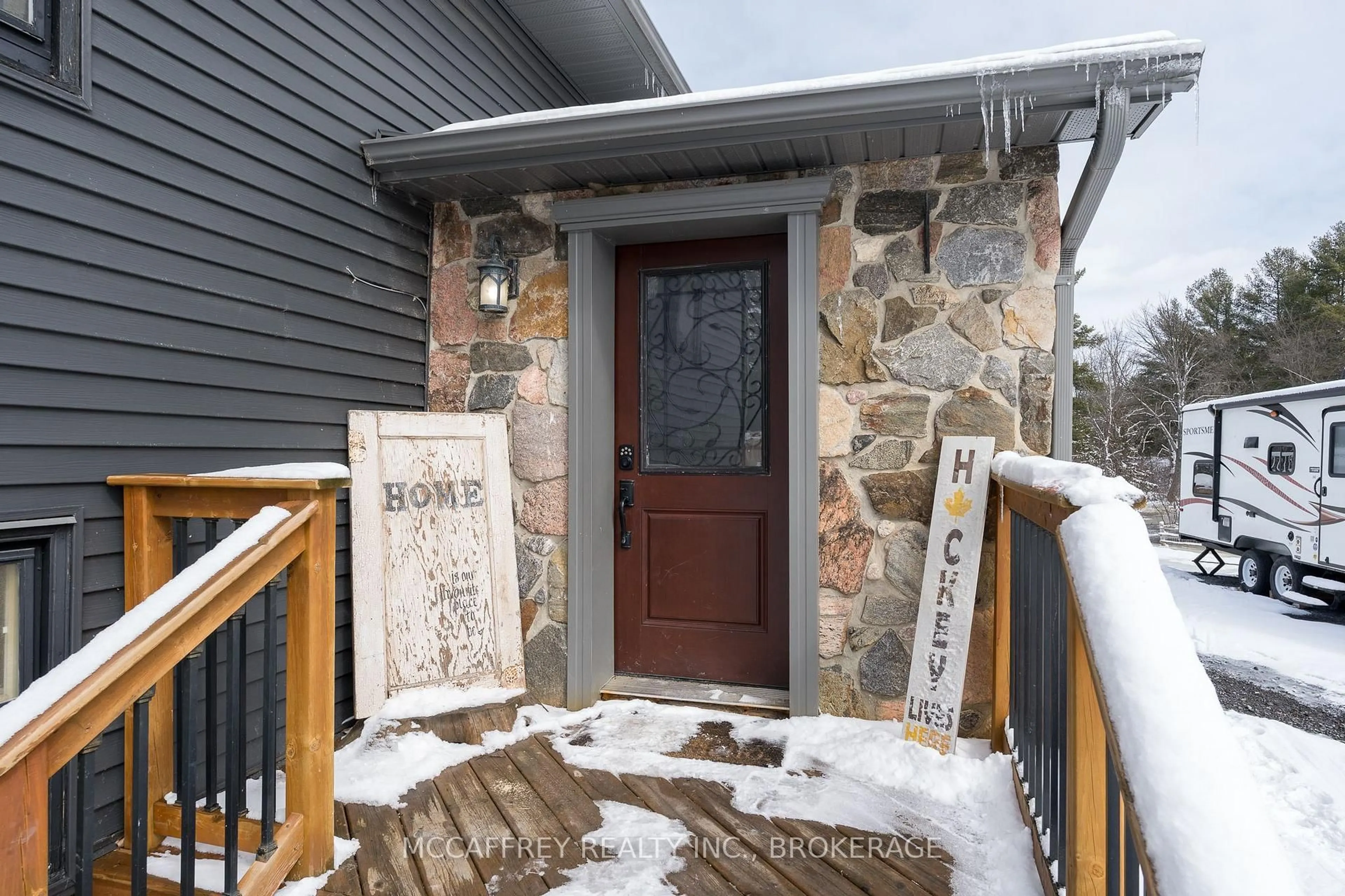 Indoor entryway for 754 Church Rd, Kaladar Ontario K0K 1Z0