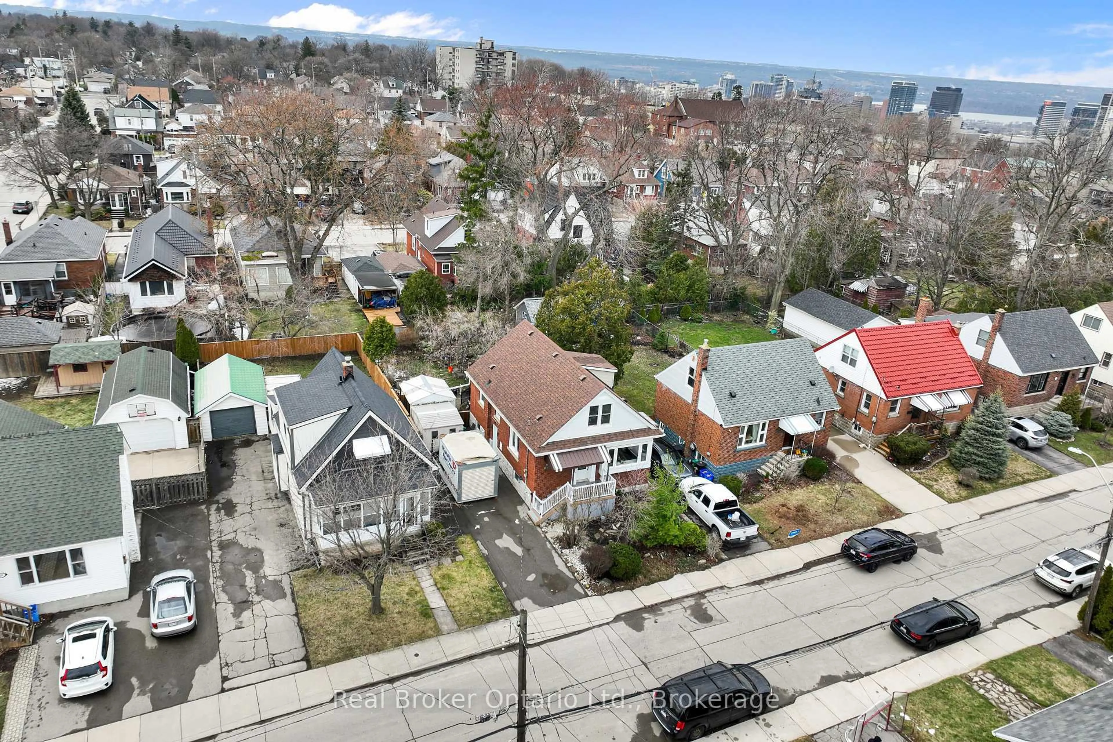 A pic from outside/outdoor area/front of a property/back of a property/a pic from drone, city buildings view from balcony for 46 East 13th St, Hamilton Ontario L9A 3Z3