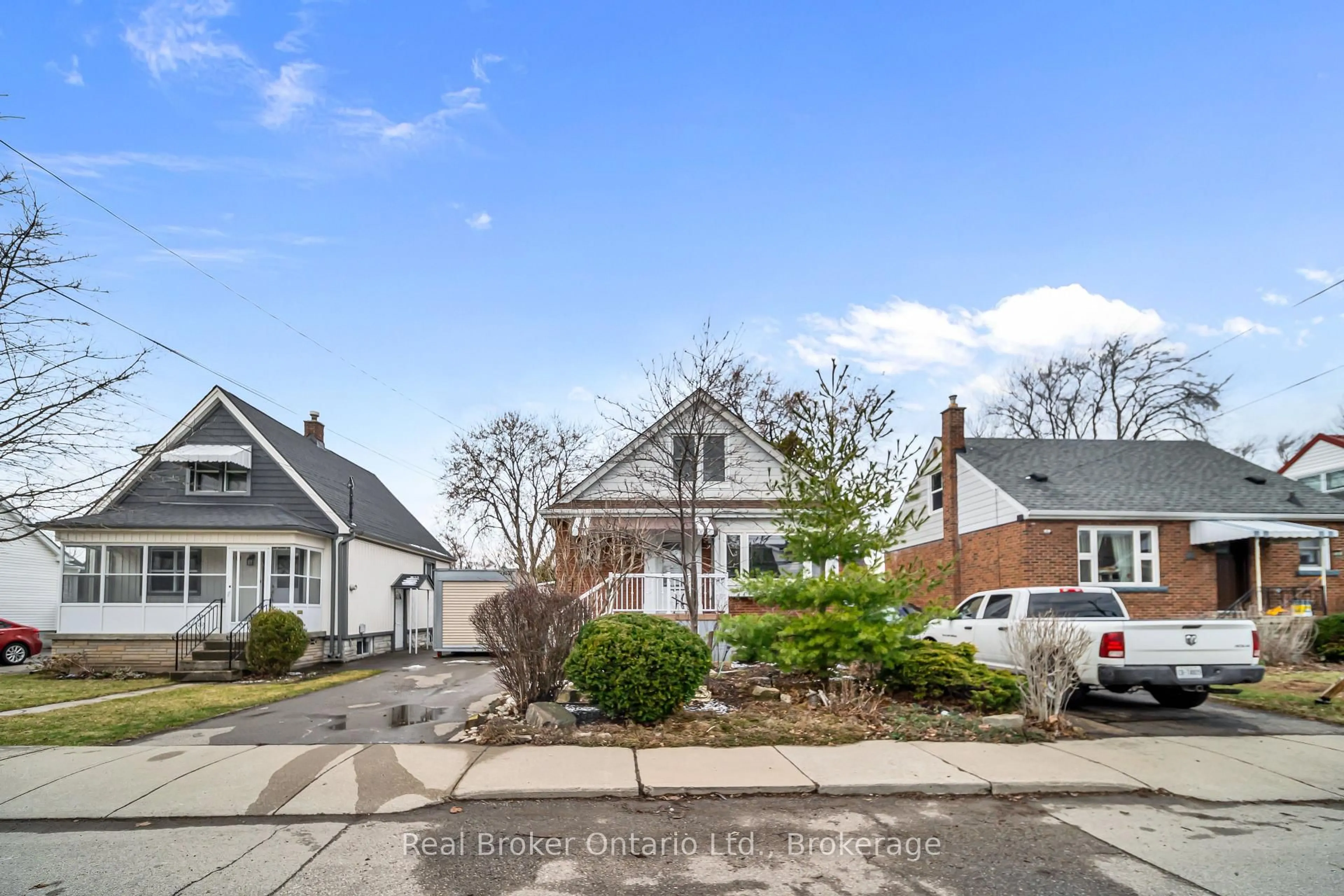 A pic from outside/outdoor area/front of a property/back of a property/a pic from drone, street for 46 East 13th St, Hamilton Ontario L9A 3Z3