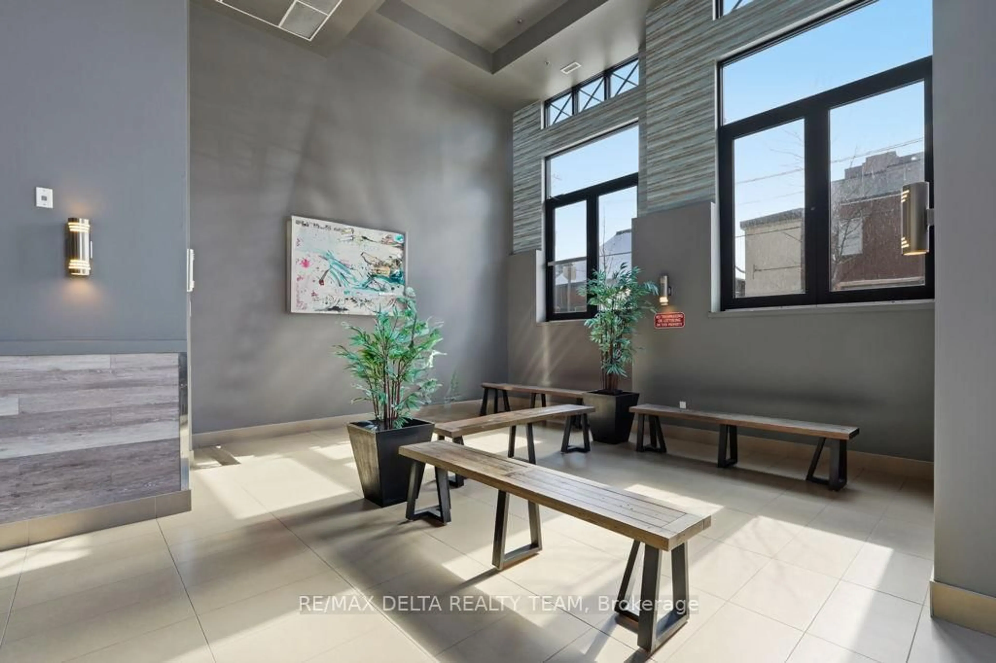 Unknown for 429 Kent St #215, Ottawa Ontario K2P 1B5