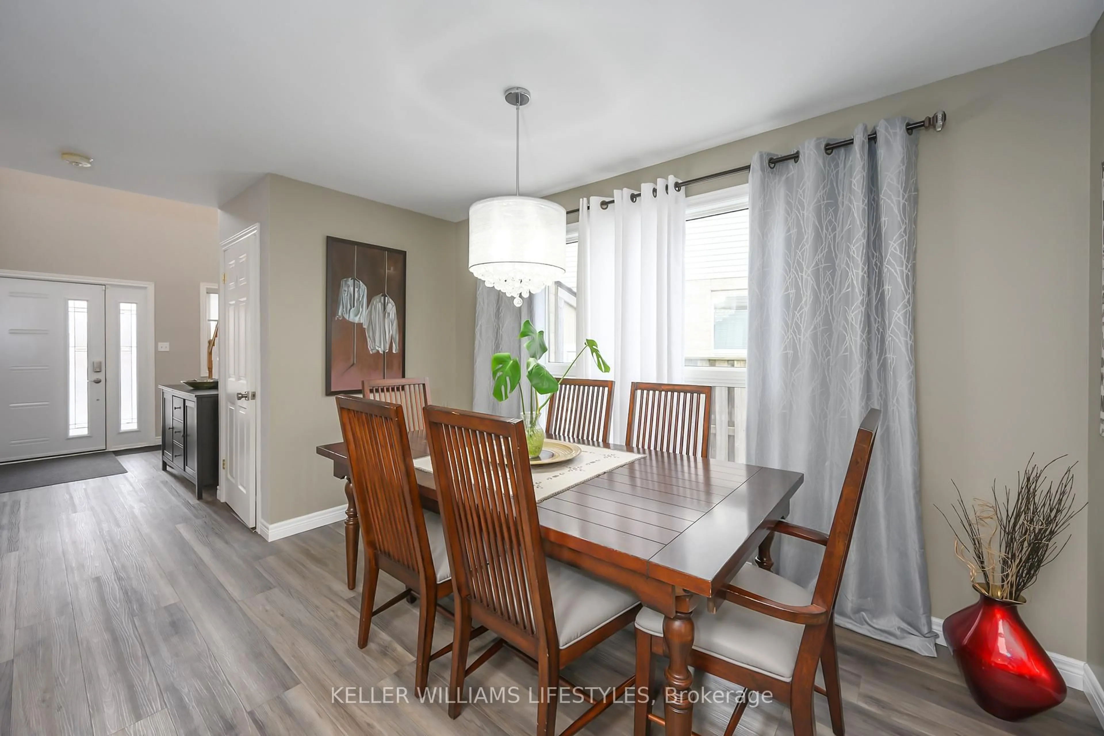 Dining room, wood/laminate floor for 526 Cuthbert Circ, London South Ontario N6M 1K6