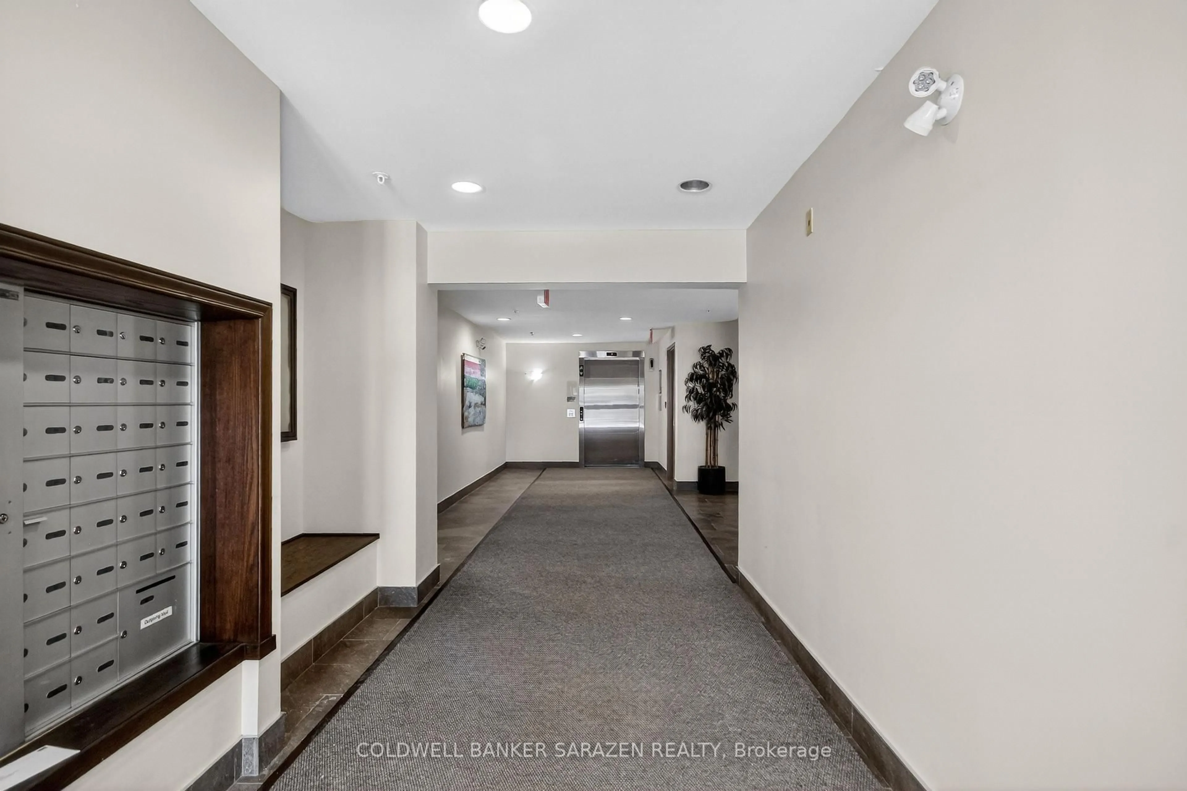 Indoor foyer for 141 Potts Private #406, Ottawa Ontario K4A 0X9