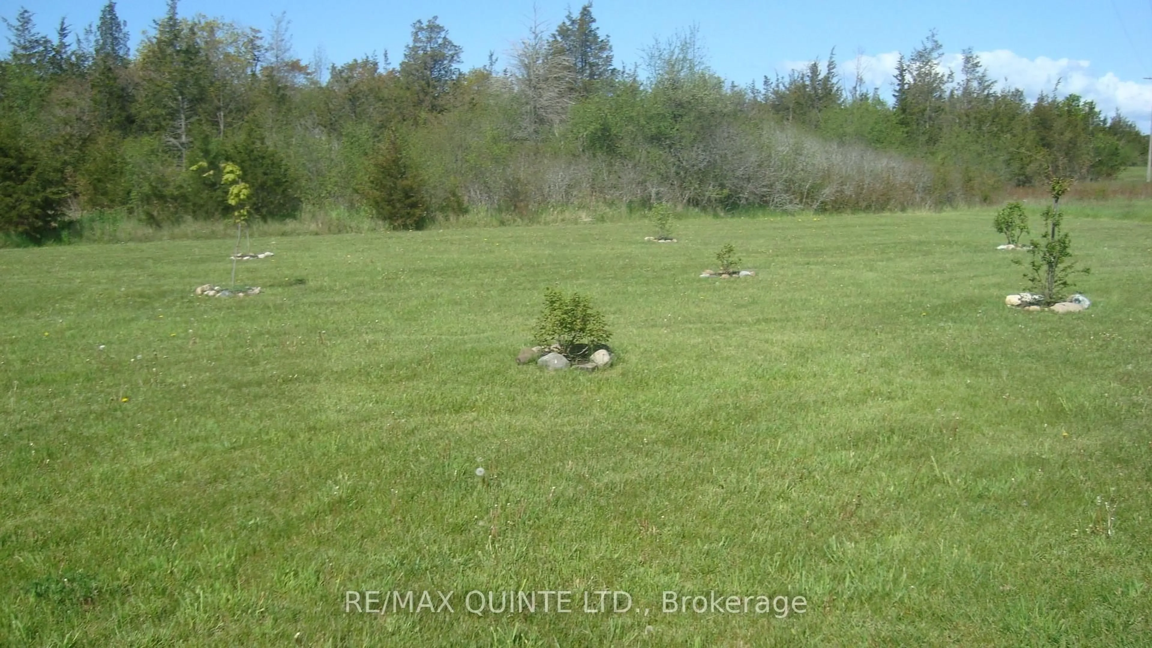 Blurry image for 159 Simpson Rd, Prince Edward County Ontario K0K 1P0