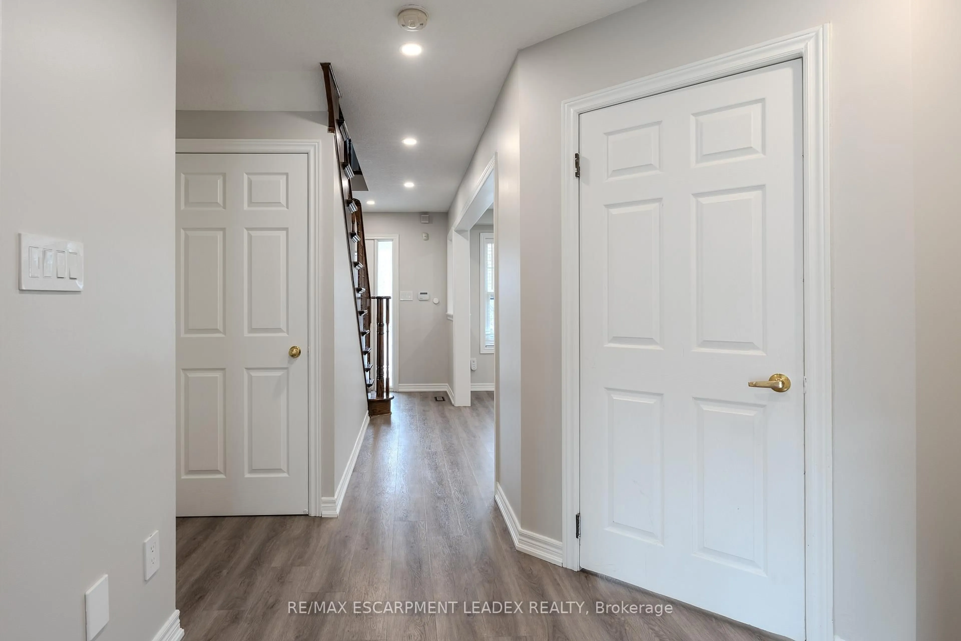 Indoor entryway for 7 HOLLINRAKE Ave, Brantford Ontario N3T 0A6