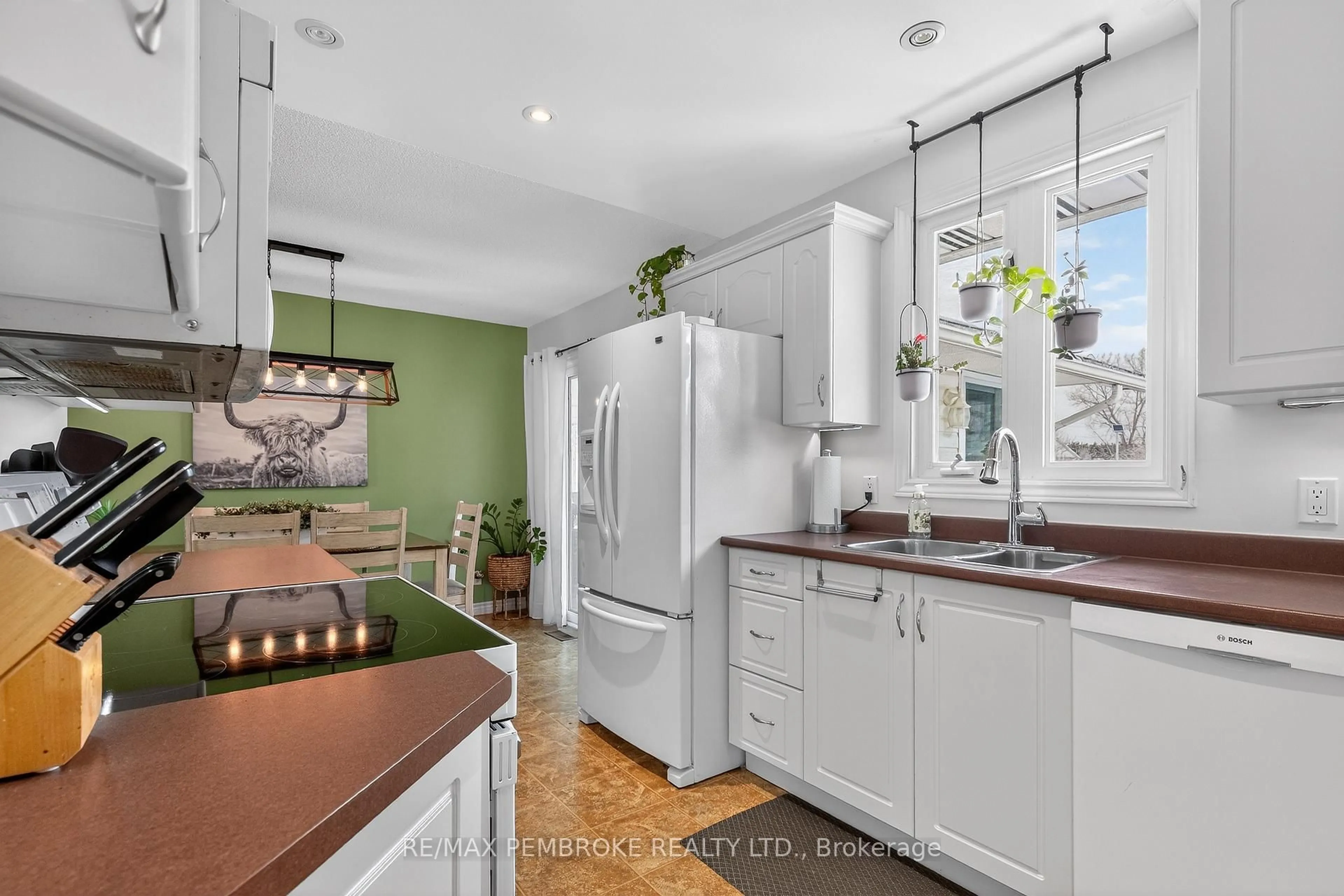 Open concept kitchen, ceramic/tile floor for 70 Herman St, Petawawa Ontario K8H 1W2