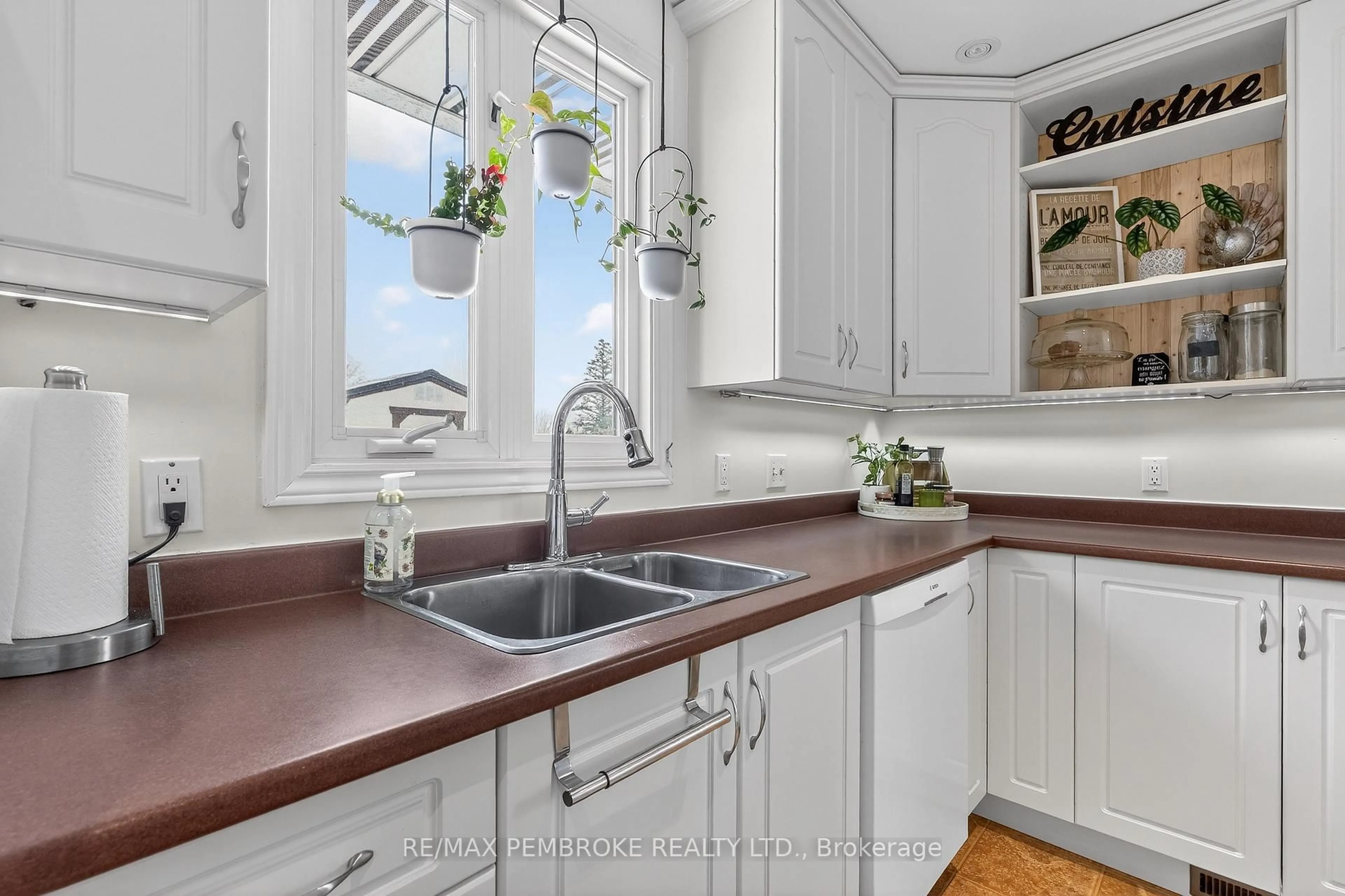 Unknown for 70 Herman St, Petawawa Ontario K8H 1W2