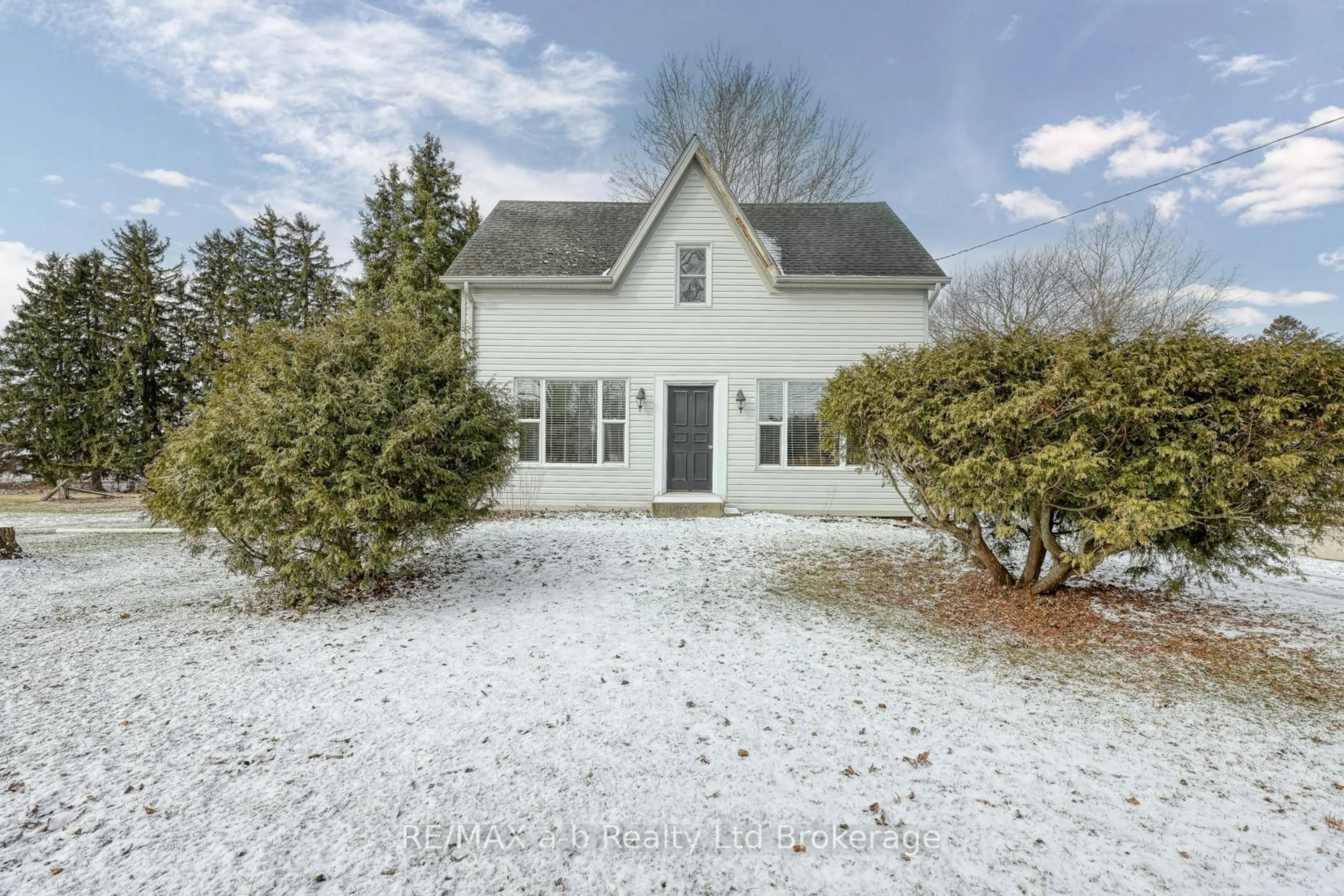 A pic from outside/outdoor area/front of a property/back of a property/a pic from drone, street for 5067 Cobble Hills Rd, Thames Centre Ontario N0M 2M0