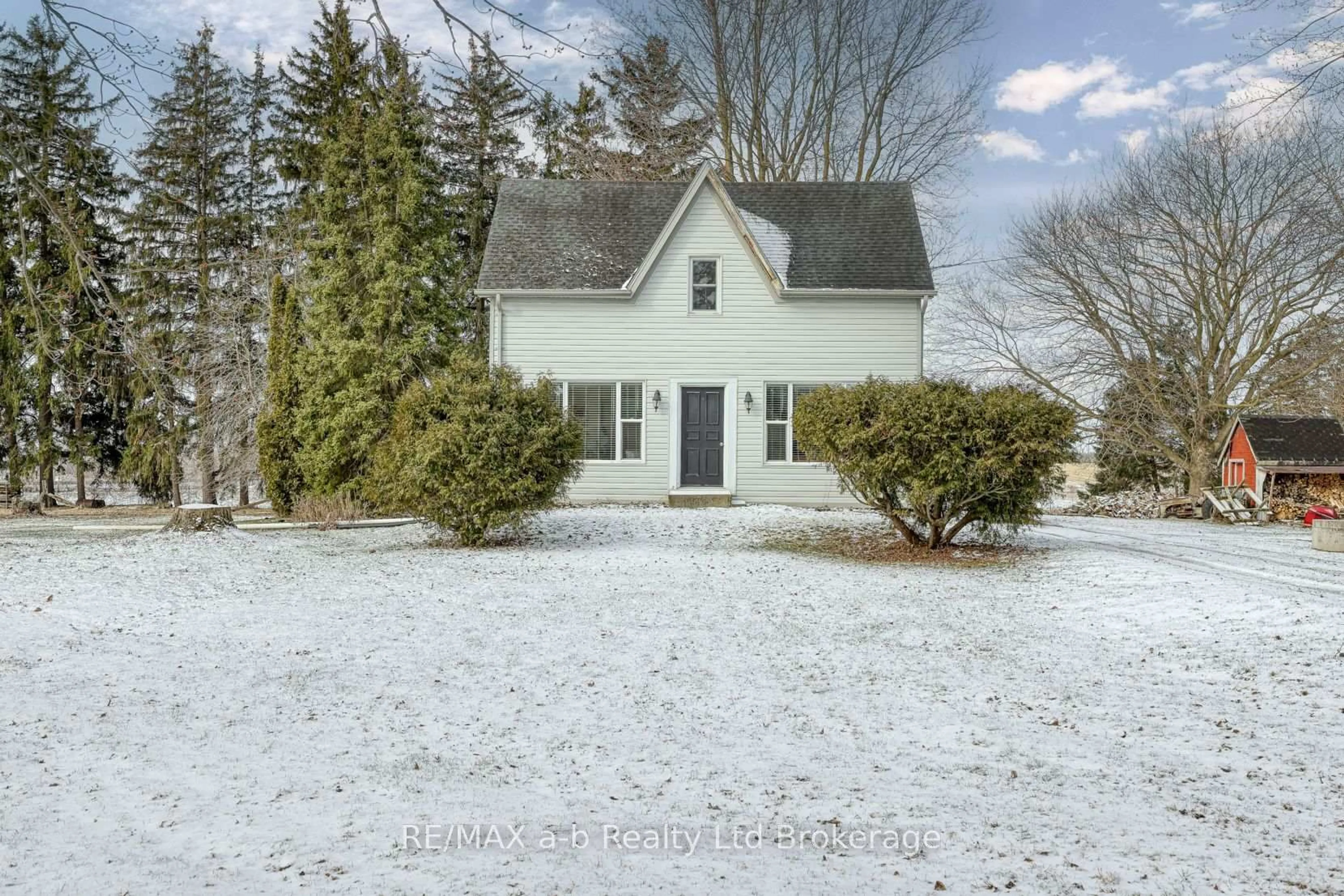 A pic from outside/outdoor area/front of a property/back of a property/a pic from drone, street for 5067 Cobble Hills Rd, Thames Centre Ontario N0M 2M0