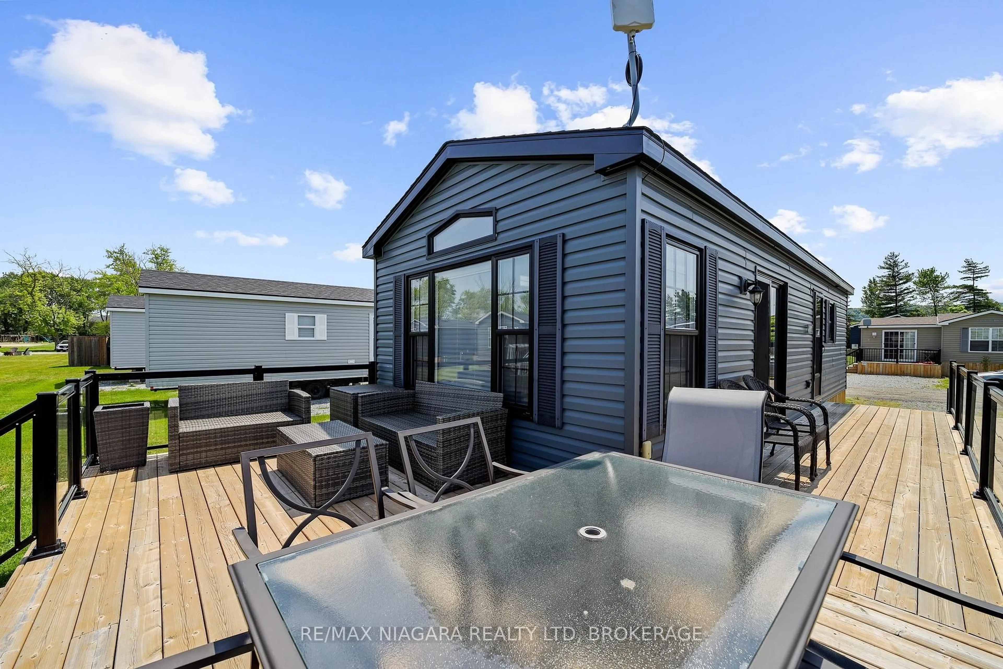 A pic from outside/outdoor area/front of a property/back of a property/a pic from drone, unknown for 1501 LINE 8 Rd #210, Niagara-on-the-Lake Ontario L0S 1L0