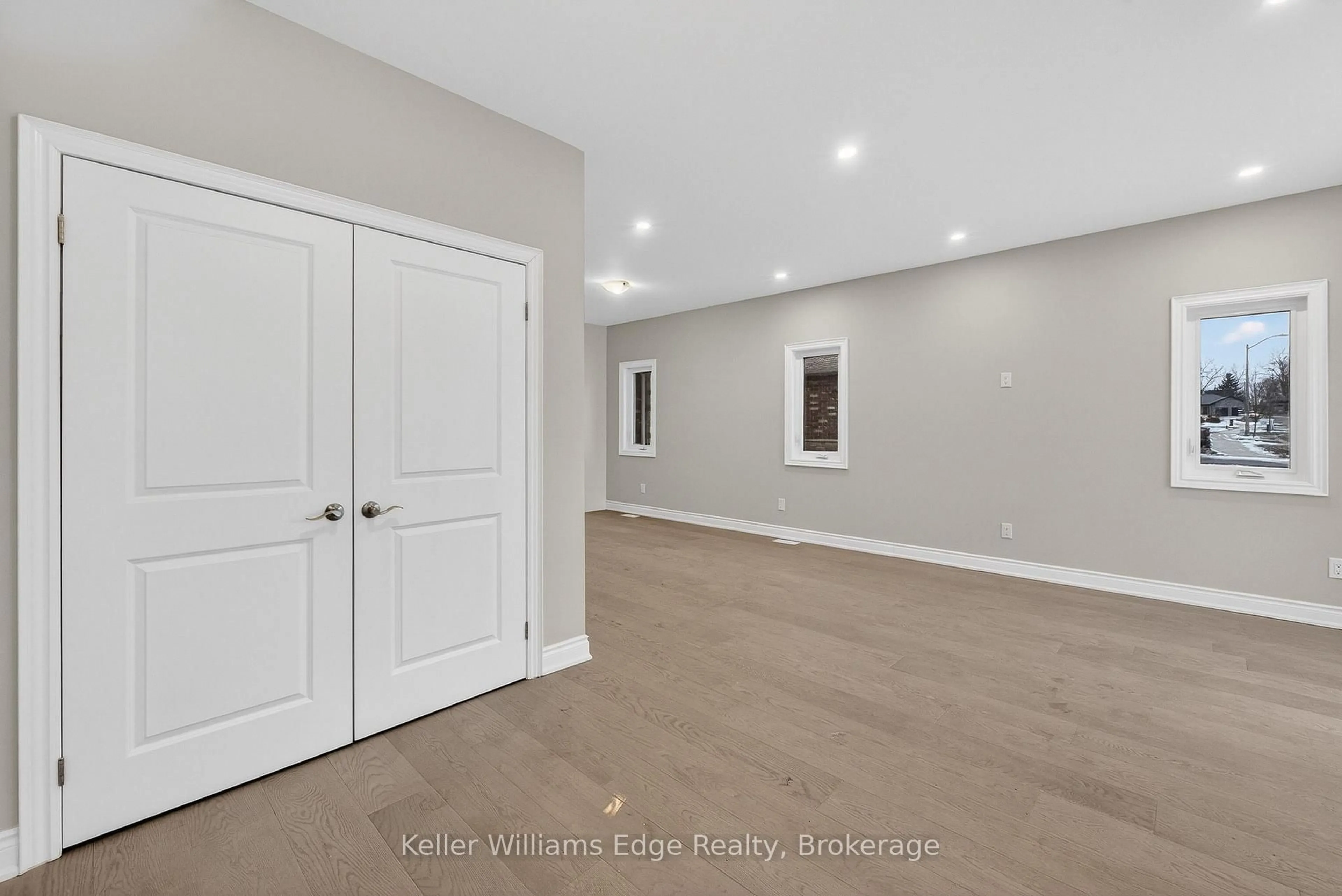 Indoor entryway for 201 Hetram Crt, Fort Erie Ontario L0S 1B0