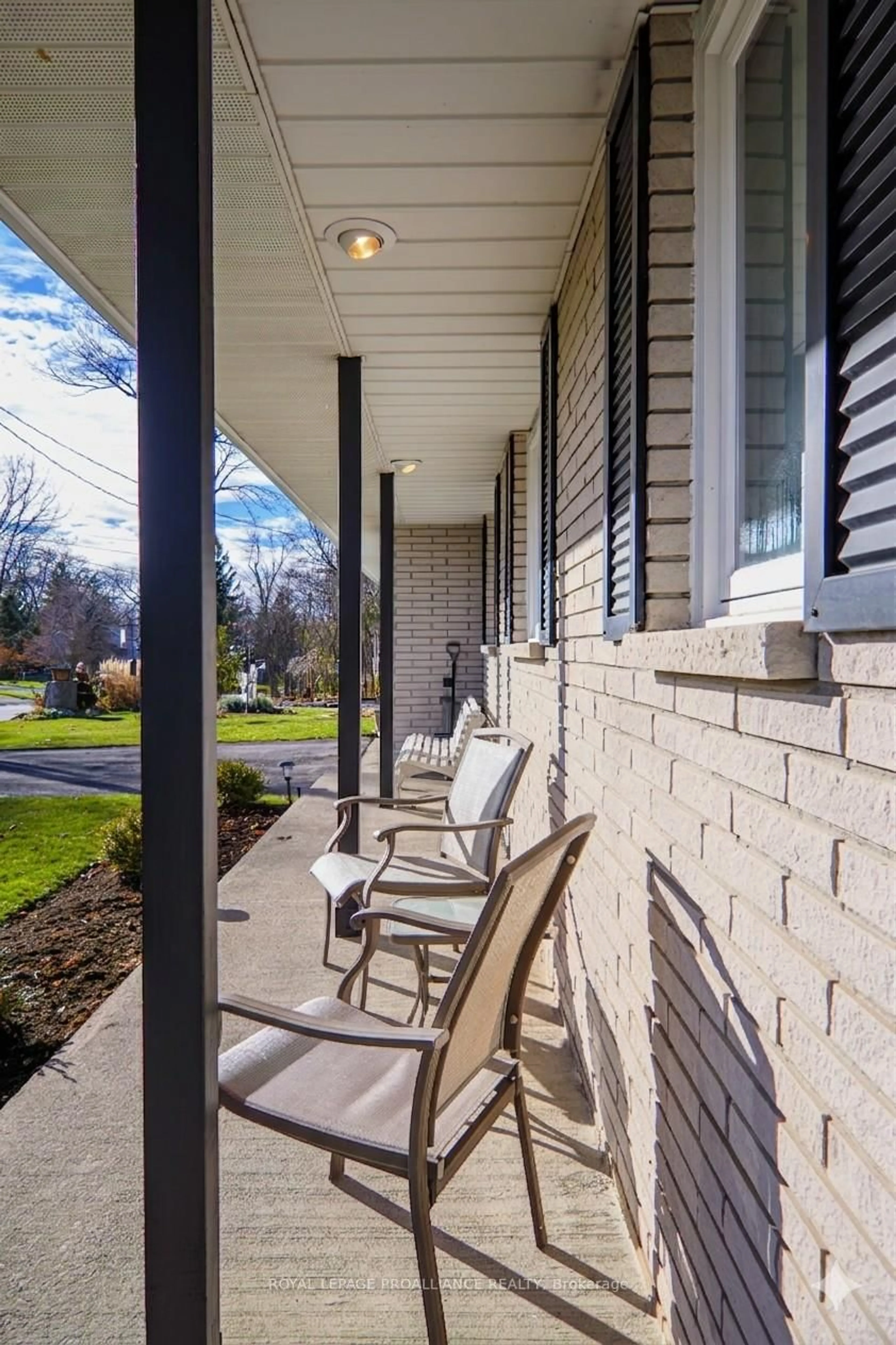 Patio, street for 371 Maple Ave, Deseronto Ontario K0K 1X0