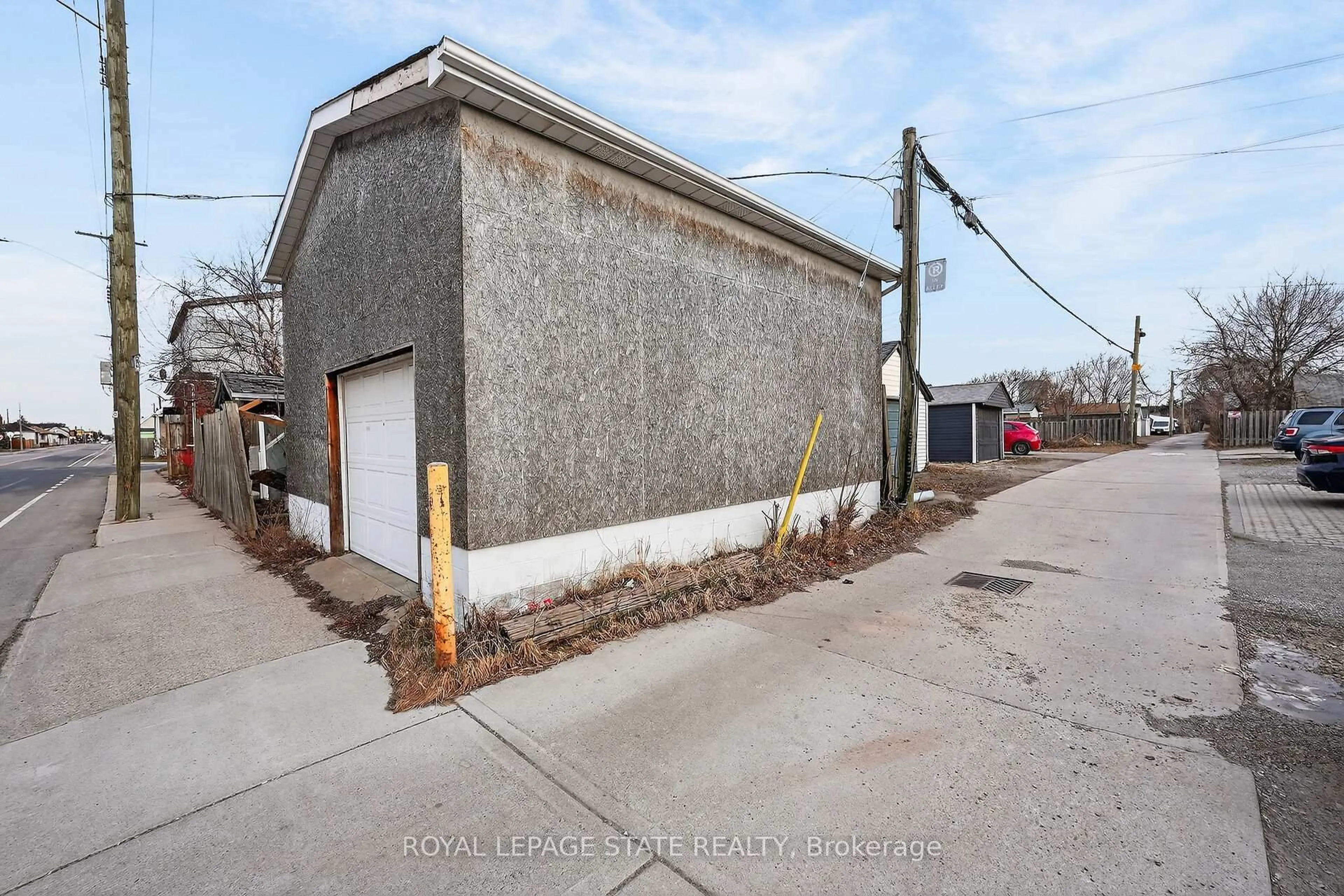 A pic from outside/outdoor area/front of a property/back of a property/a pic from drone, building for 240 Paling Ave, Hamilton Ontario L8H 5J9