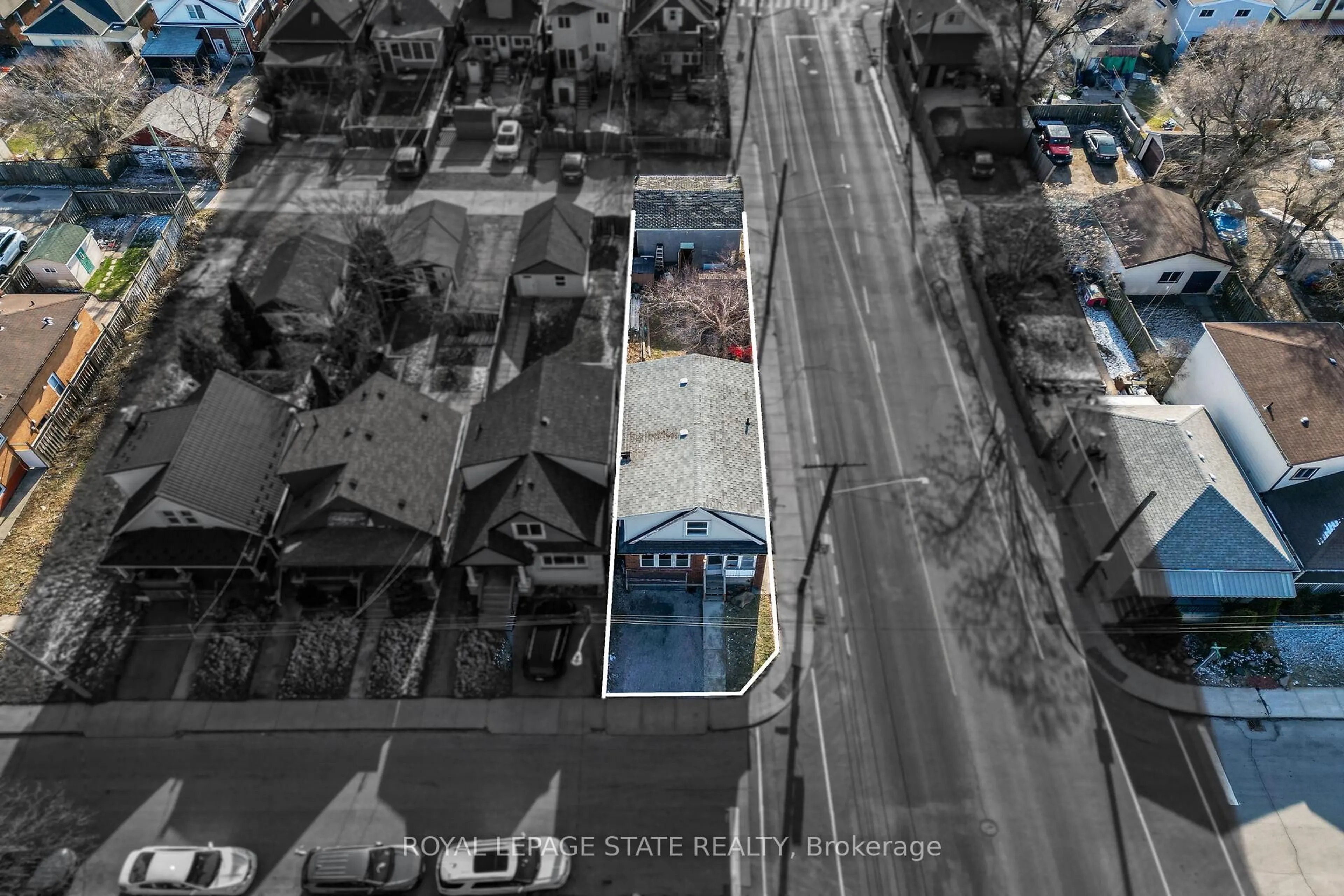 A pic from outside/outdoor area/front of a property/back of a property/a pic from drone, street for 240 Paling Ave, Hamilton Ontario L8H 5J9