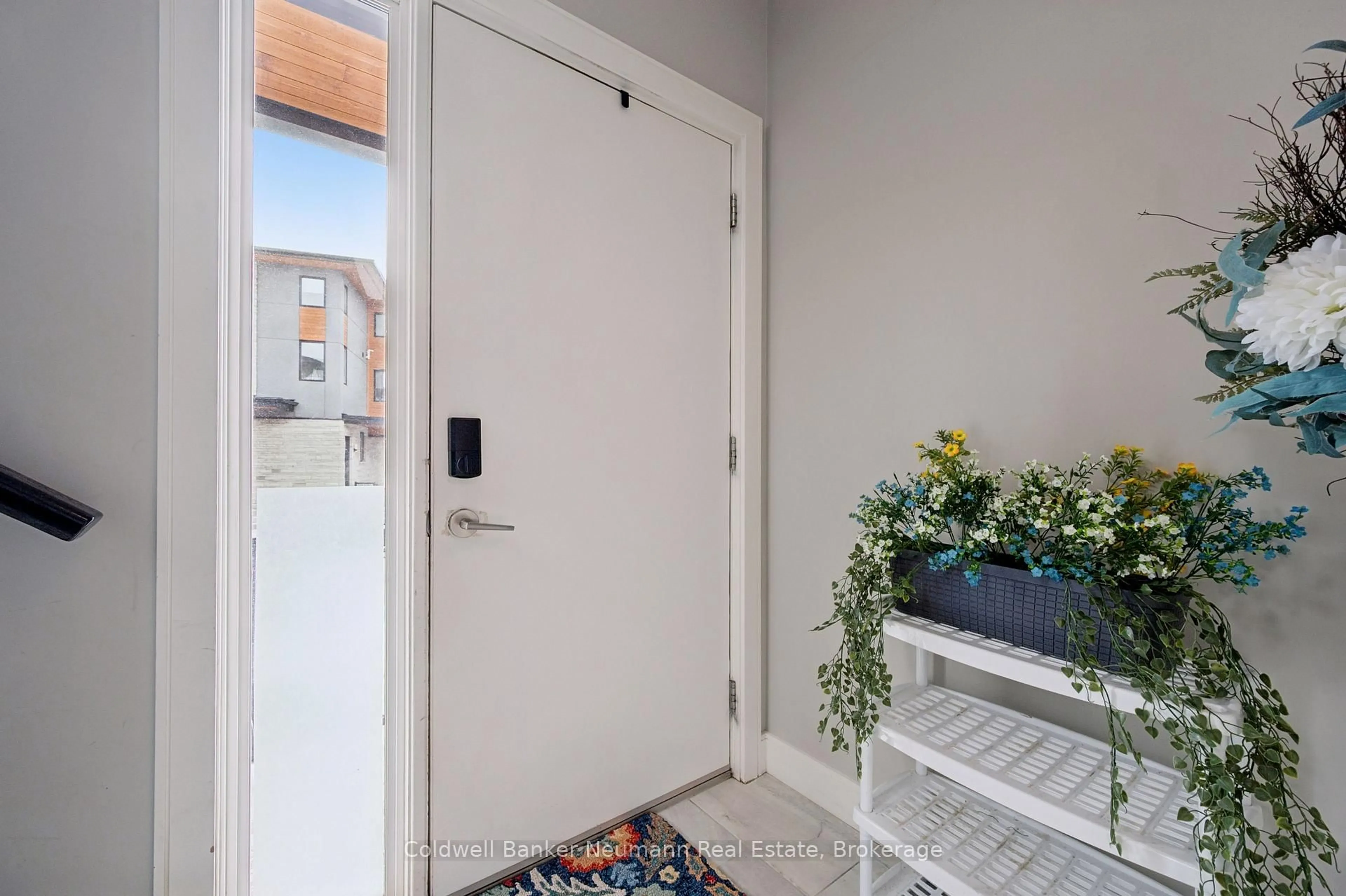 Indoor entryway for 32 Arkell Rd #8, Guelph Ontario N1L 0L4